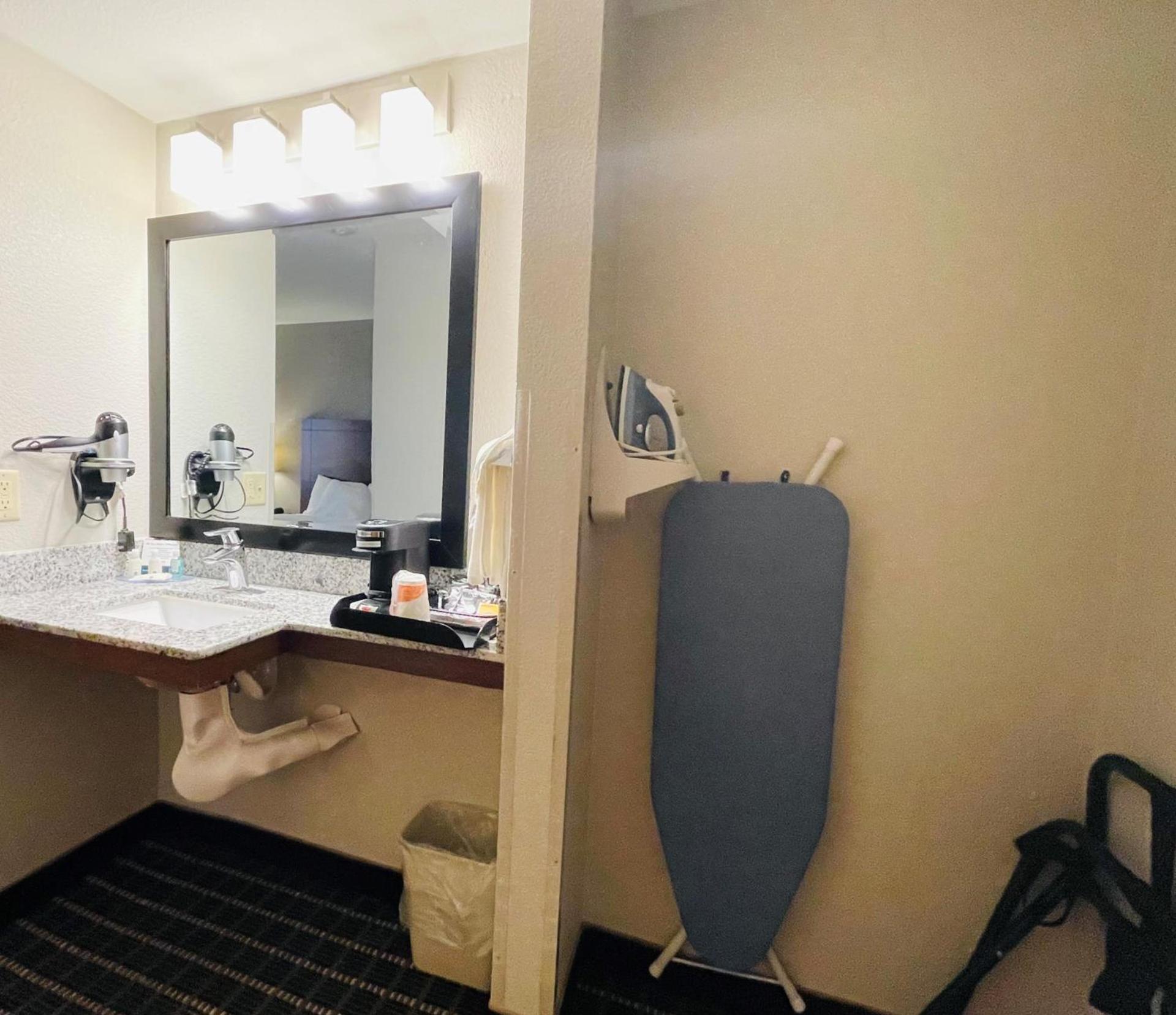 Quality Inn Madison West Near University Area photo 41