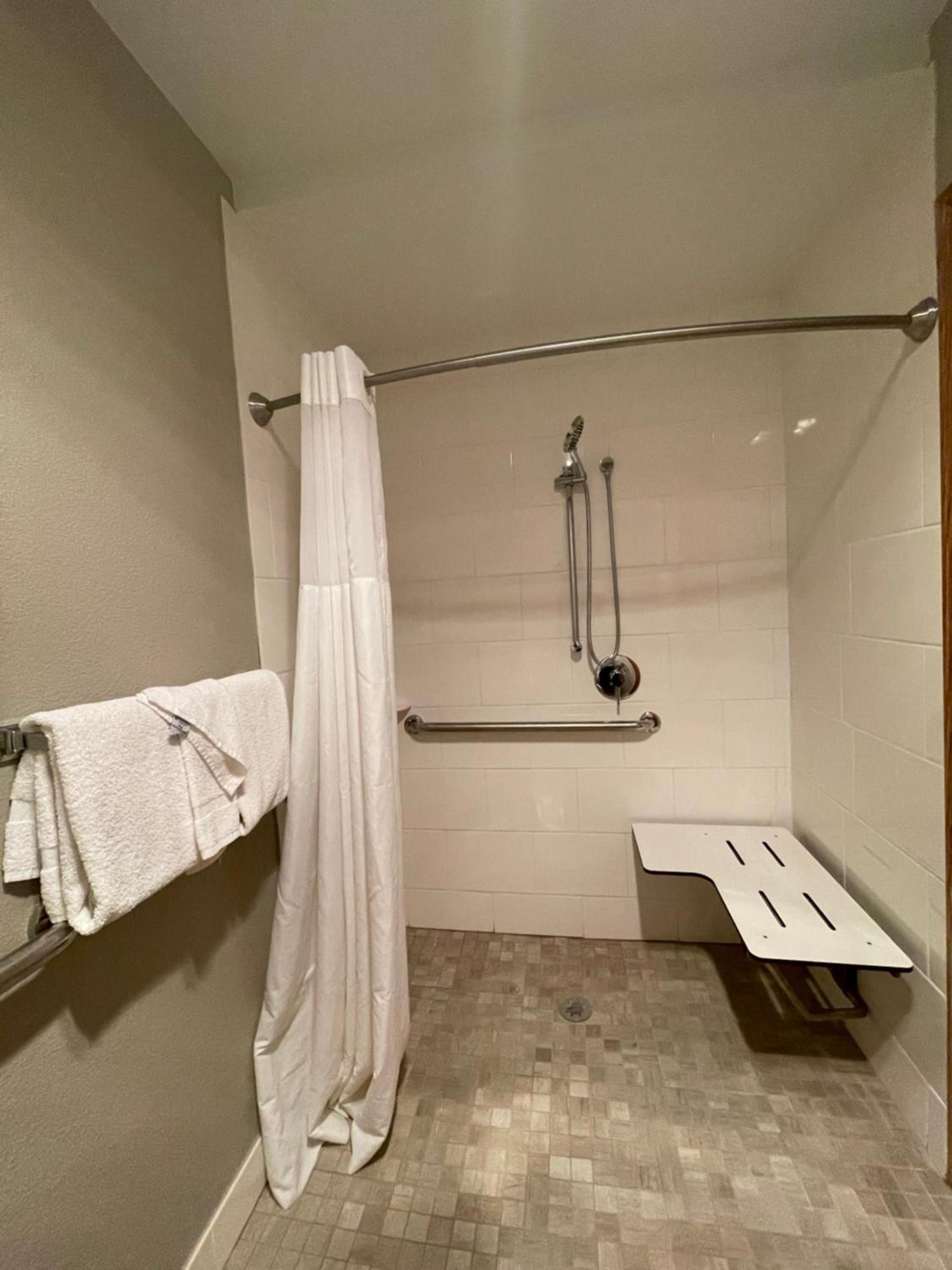 Quality Inn Madison West Near University Area photo 39