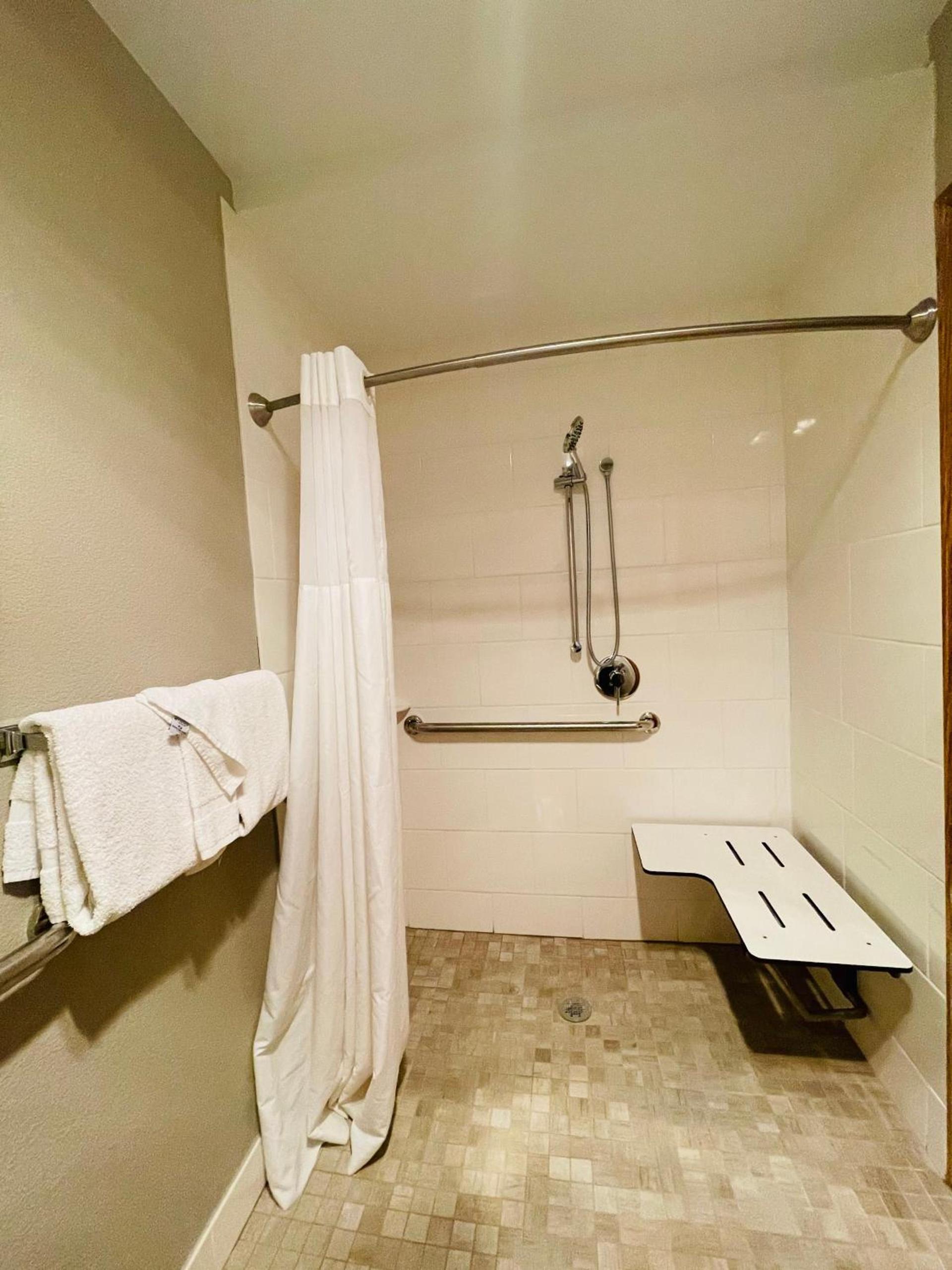 Quality Inn Madison West Near University Area photo 45
