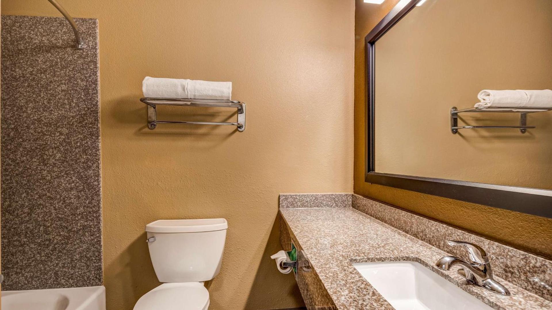 Best Western Plus Heritage Inn & Suites Houston,Pasadena,Deer Park,Channelview photo 18