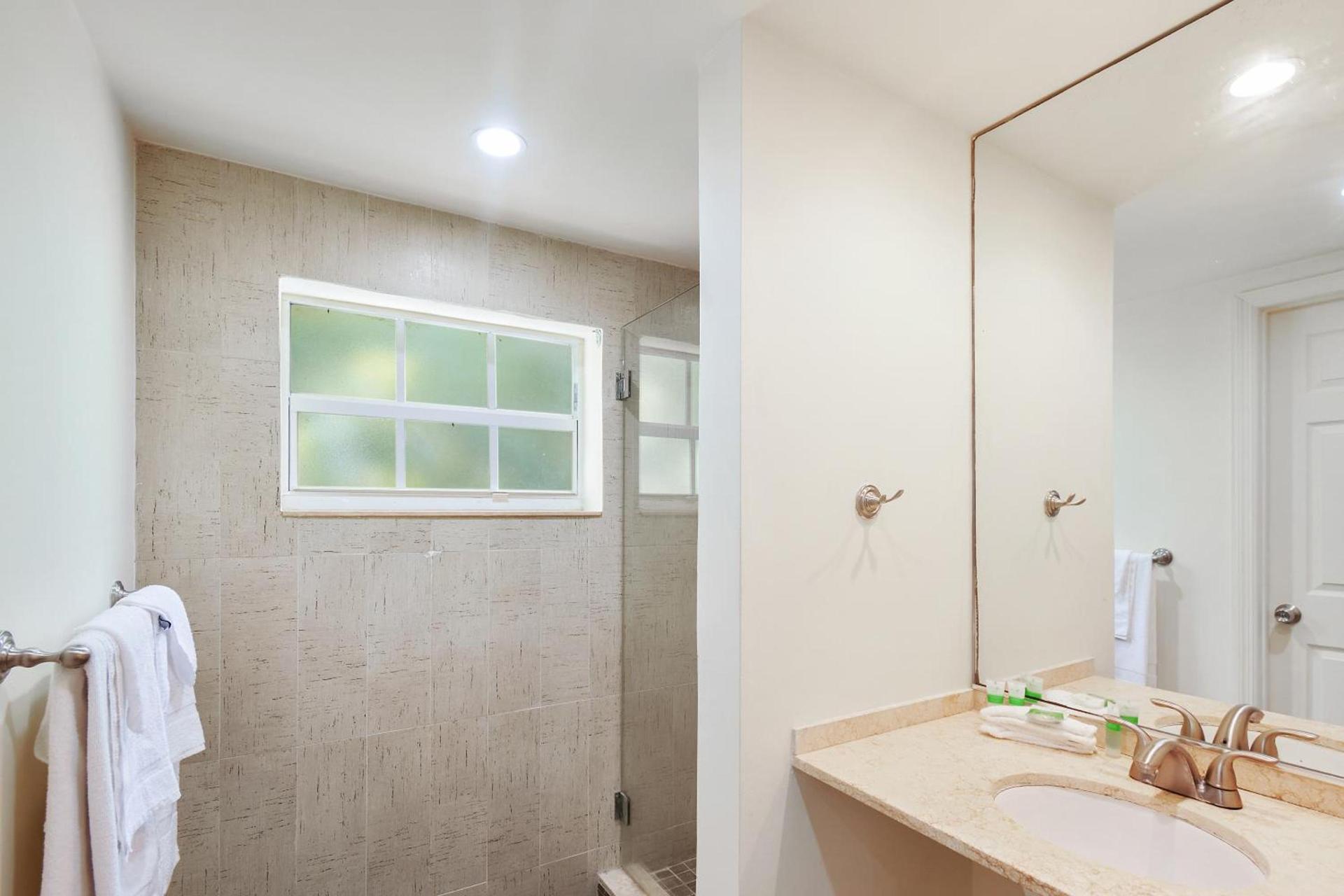 OYO Hotel Coral Gables - Miami Airport photo 17