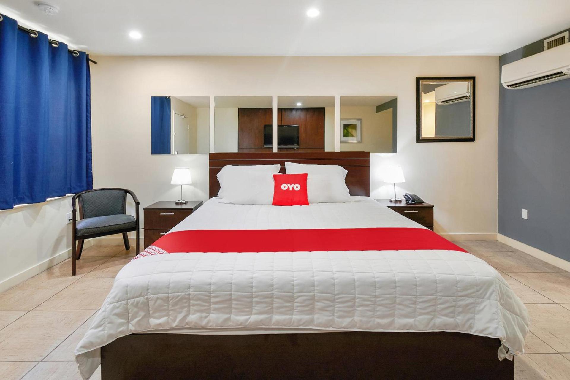 OYO Hotel Coral Gables - Miami Airport photo 8
