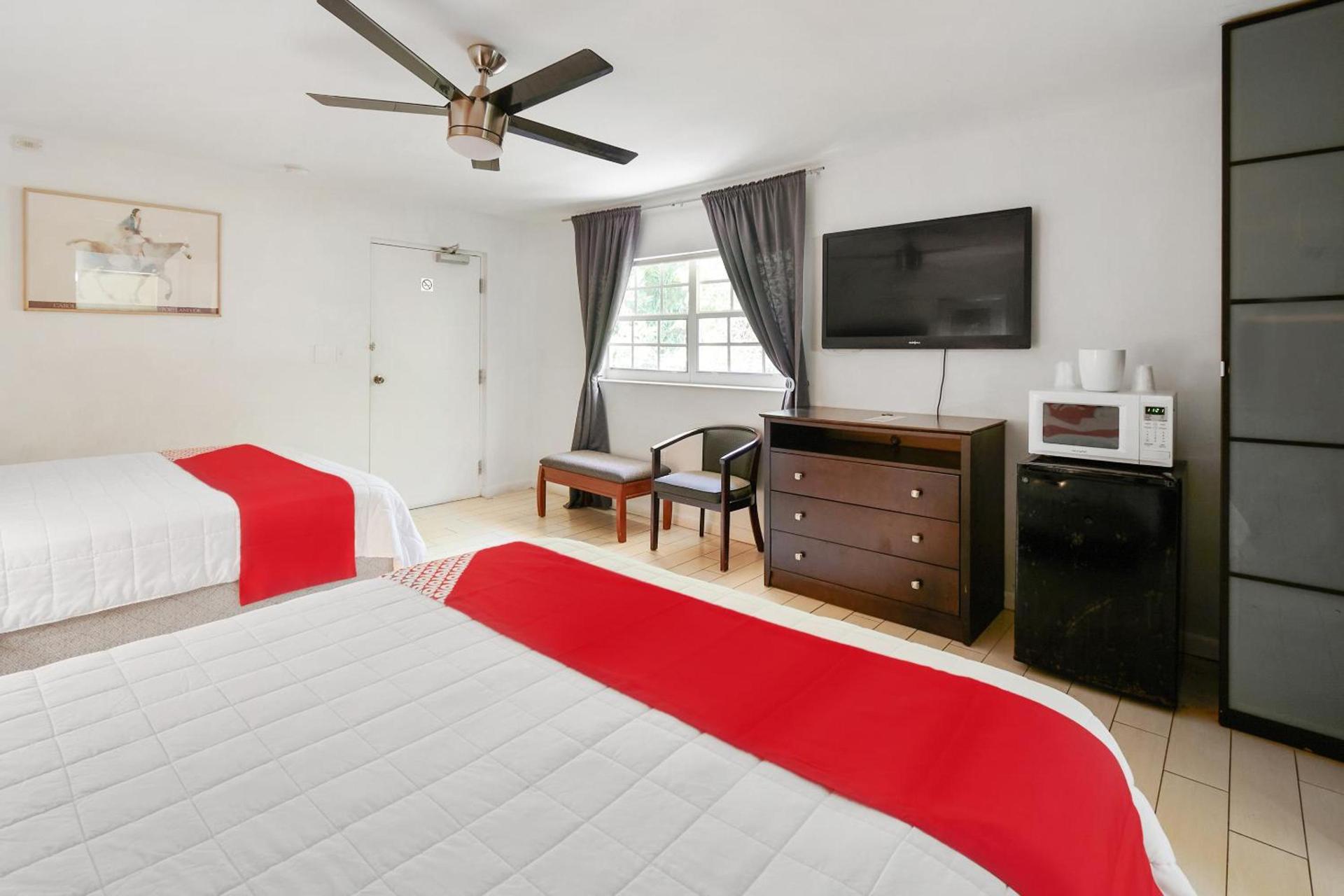 OYO Hotel Coral Gables - Miami Airport photo 16