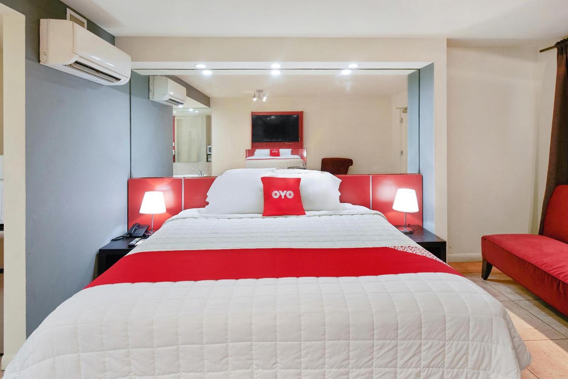 OYO Hotel Coral Gables - Miami Airport photo 15