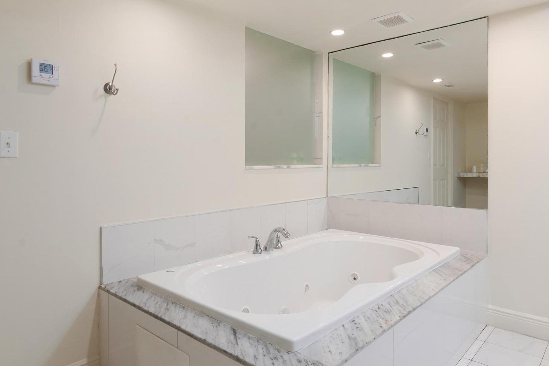 OYO Hotel Coral Gables - Miami Airport photo 29