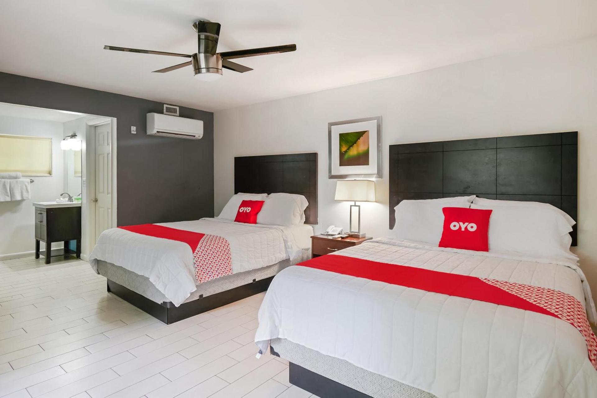 OYO Hotel Coral Gables - Miami Airport photo 21
