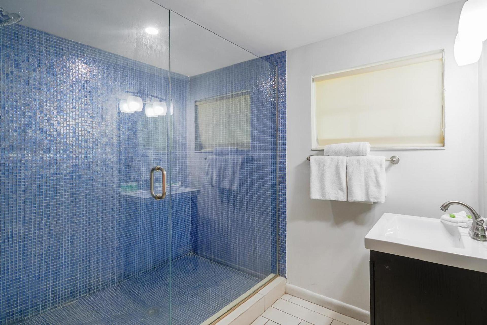 OYO Hotel Coral Gables - Miami Airport photo 30