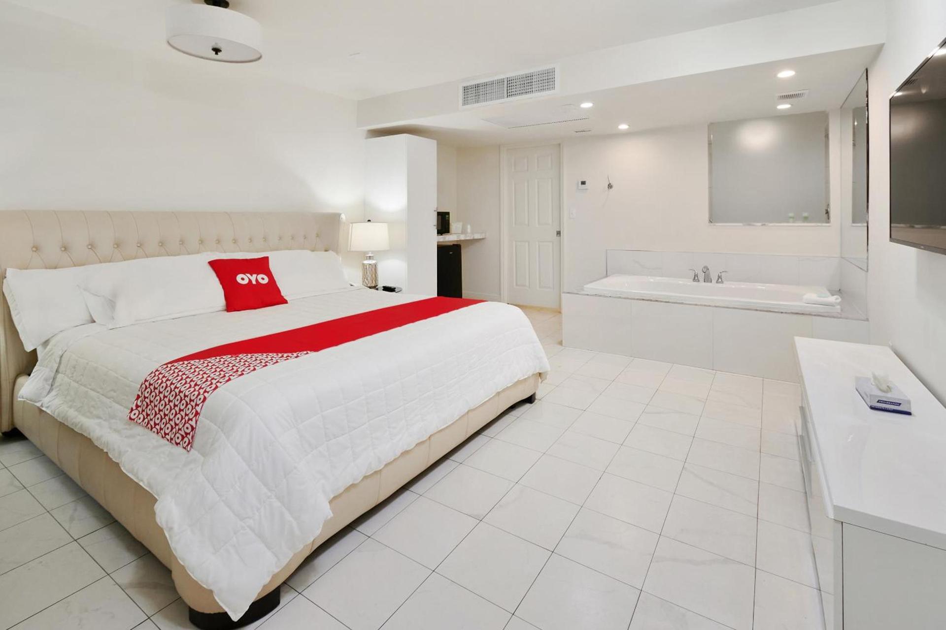 OYO Hotel Coral Gables - Miami Airport photo 40