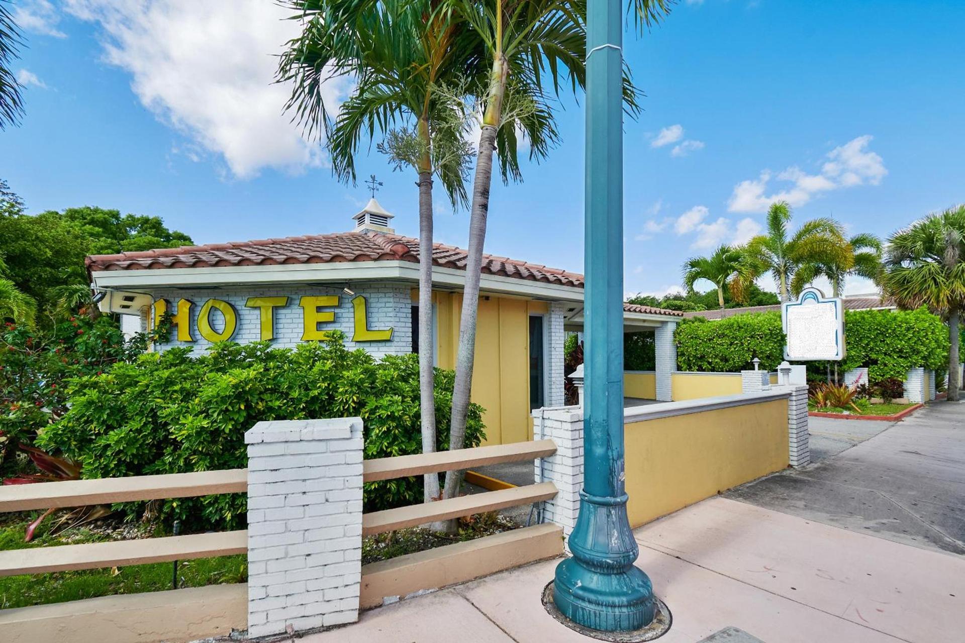 OYO Hotel Coral Gables - Miami Airport photo 1