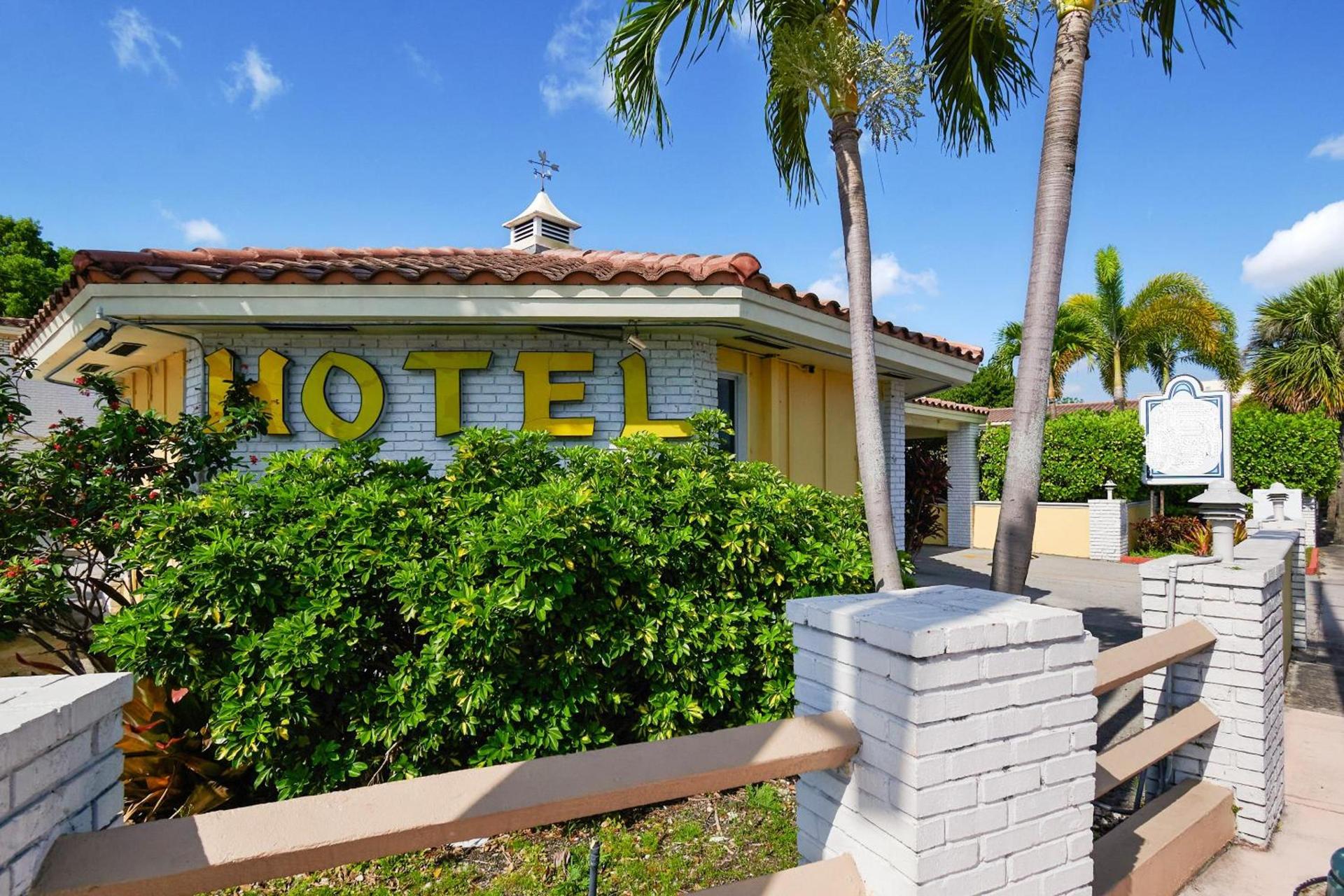 OYO Hotel Coral Gables - Miami Airport photo 39