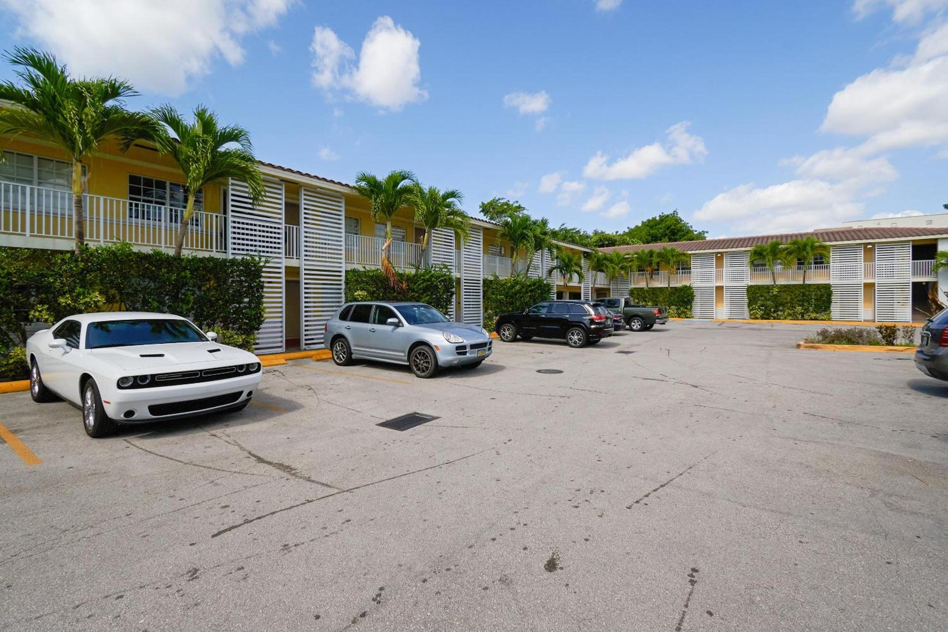 OYO Hotel Coral Gables - Miami Airport photo 36