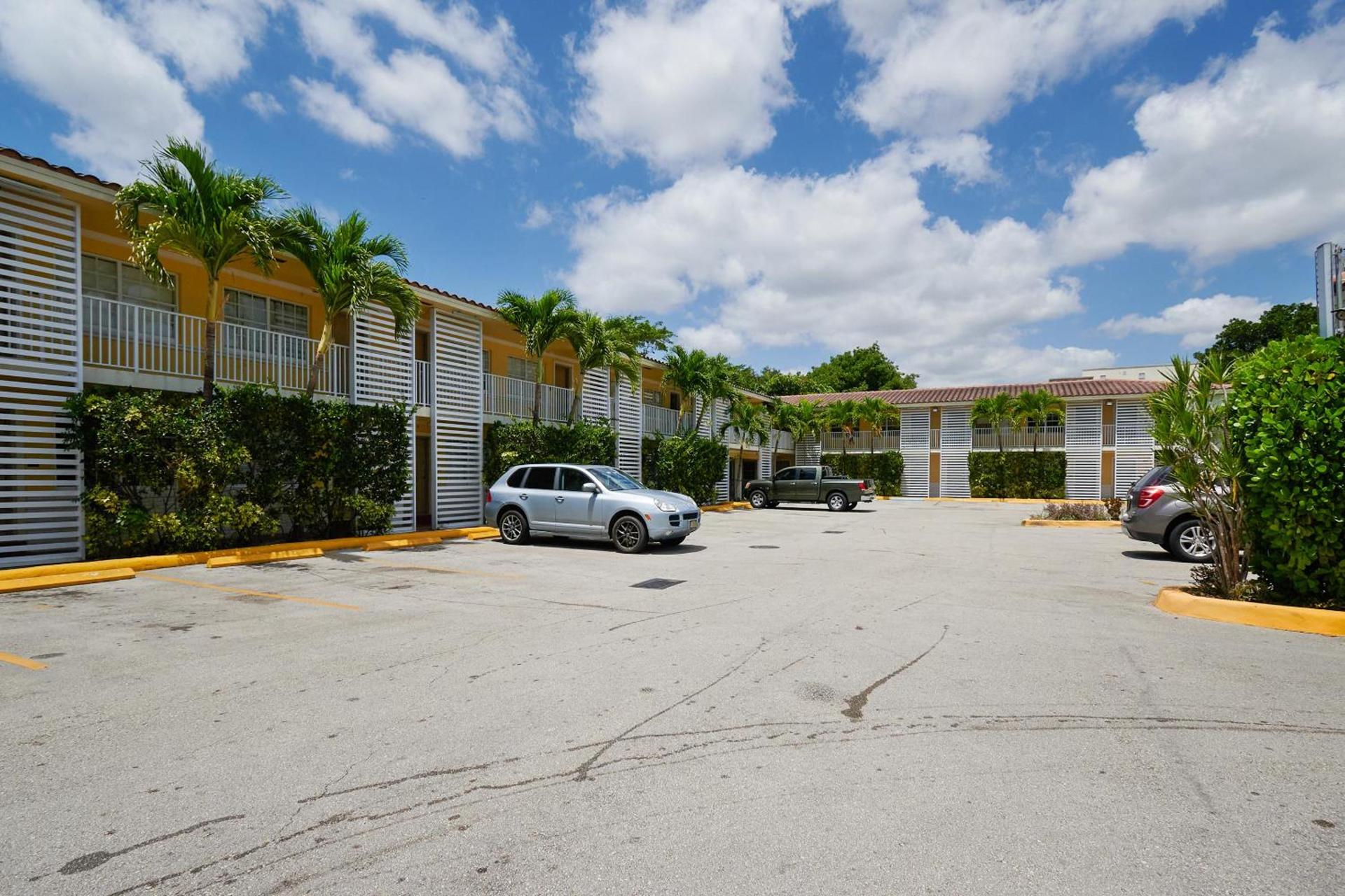 OYO Hotel Coral Gables - Miami Airport photo 35