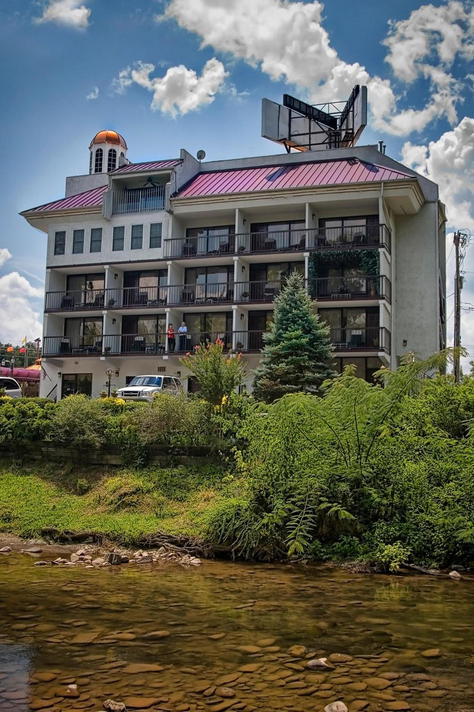 Rivergate Mountain Lodge photo 1