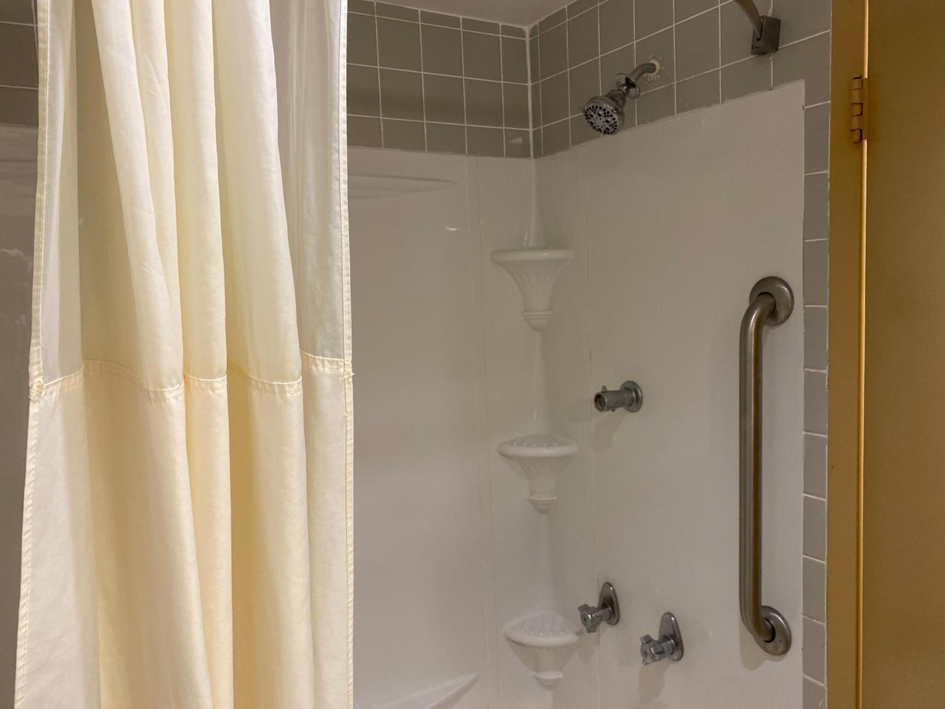 Quality Inn Buffalo Airport photo 31
