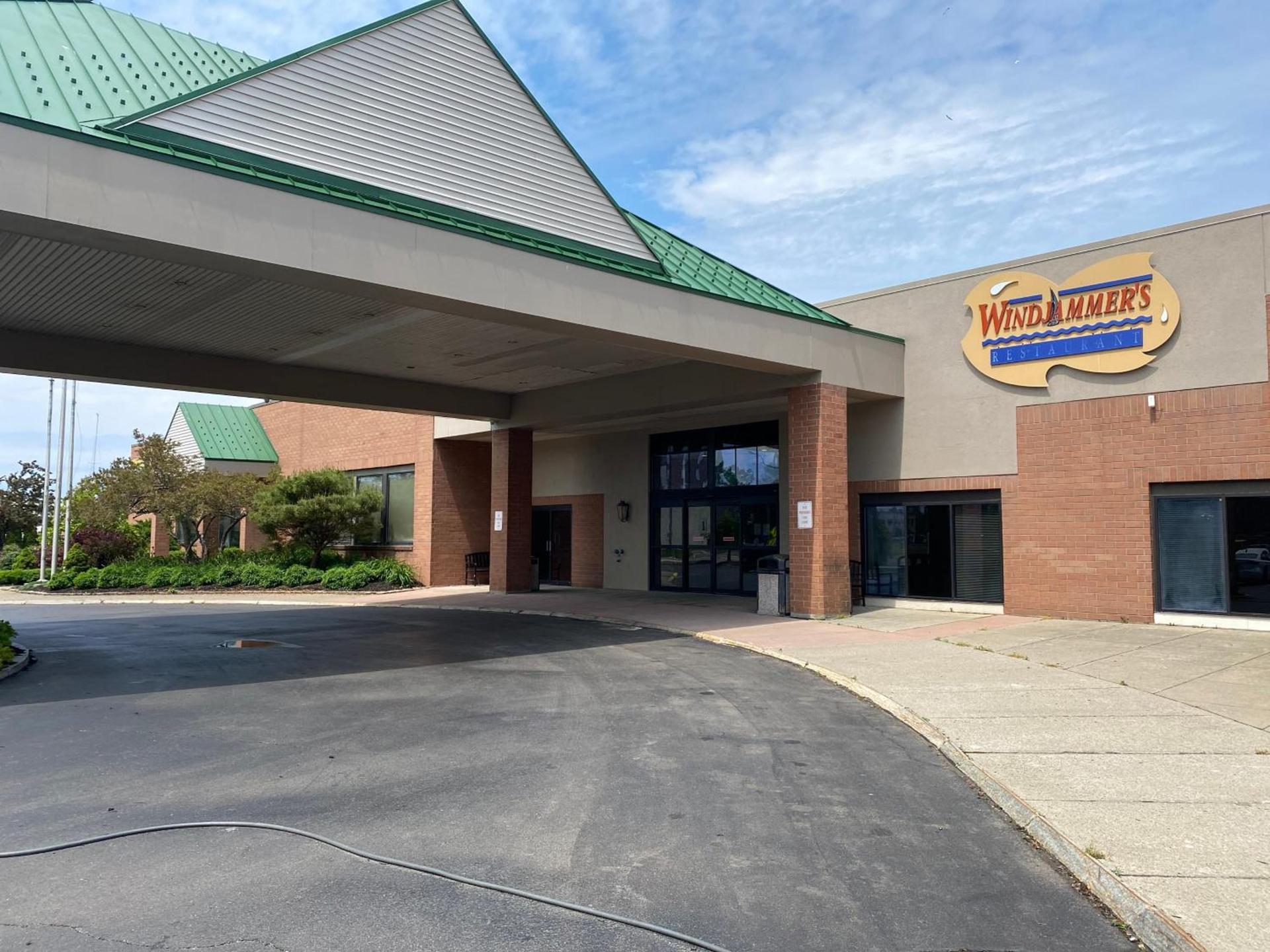 Clarion Hotel Conference Center on Lake Erie photo 12