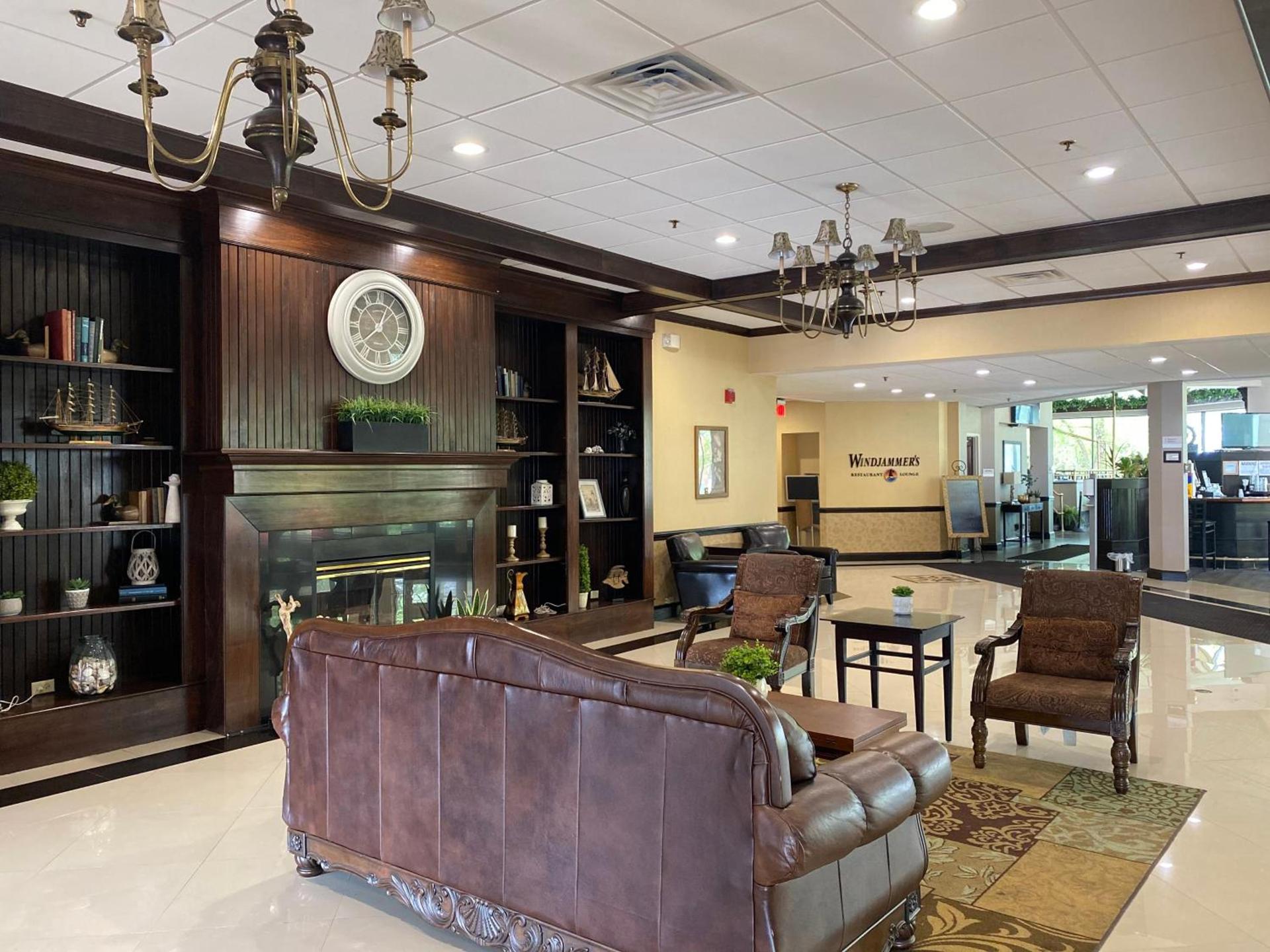 Clarion Hotel Conference Center on Lake Erie photo 16