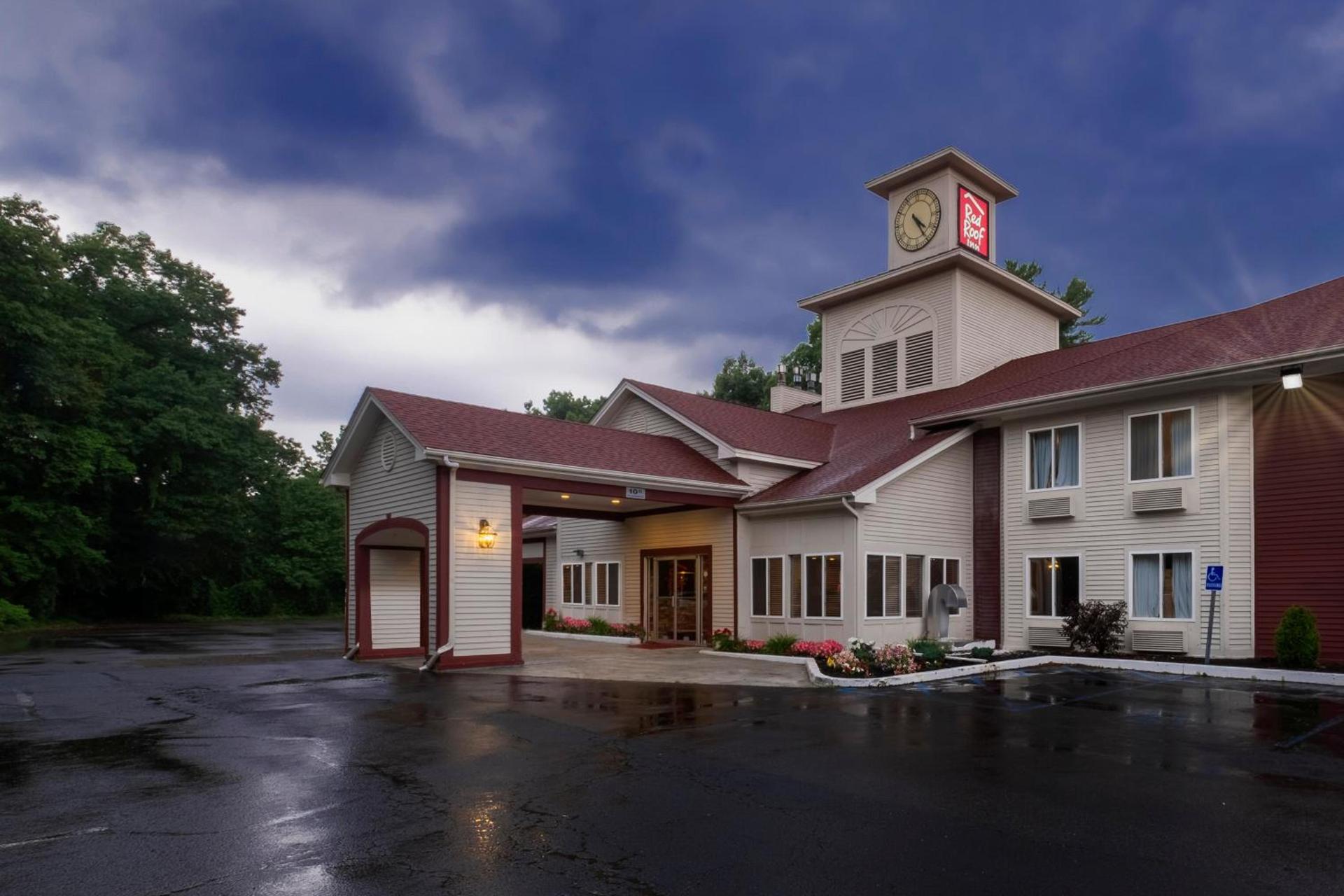 Red Roof Inn Clifton Park photo 2