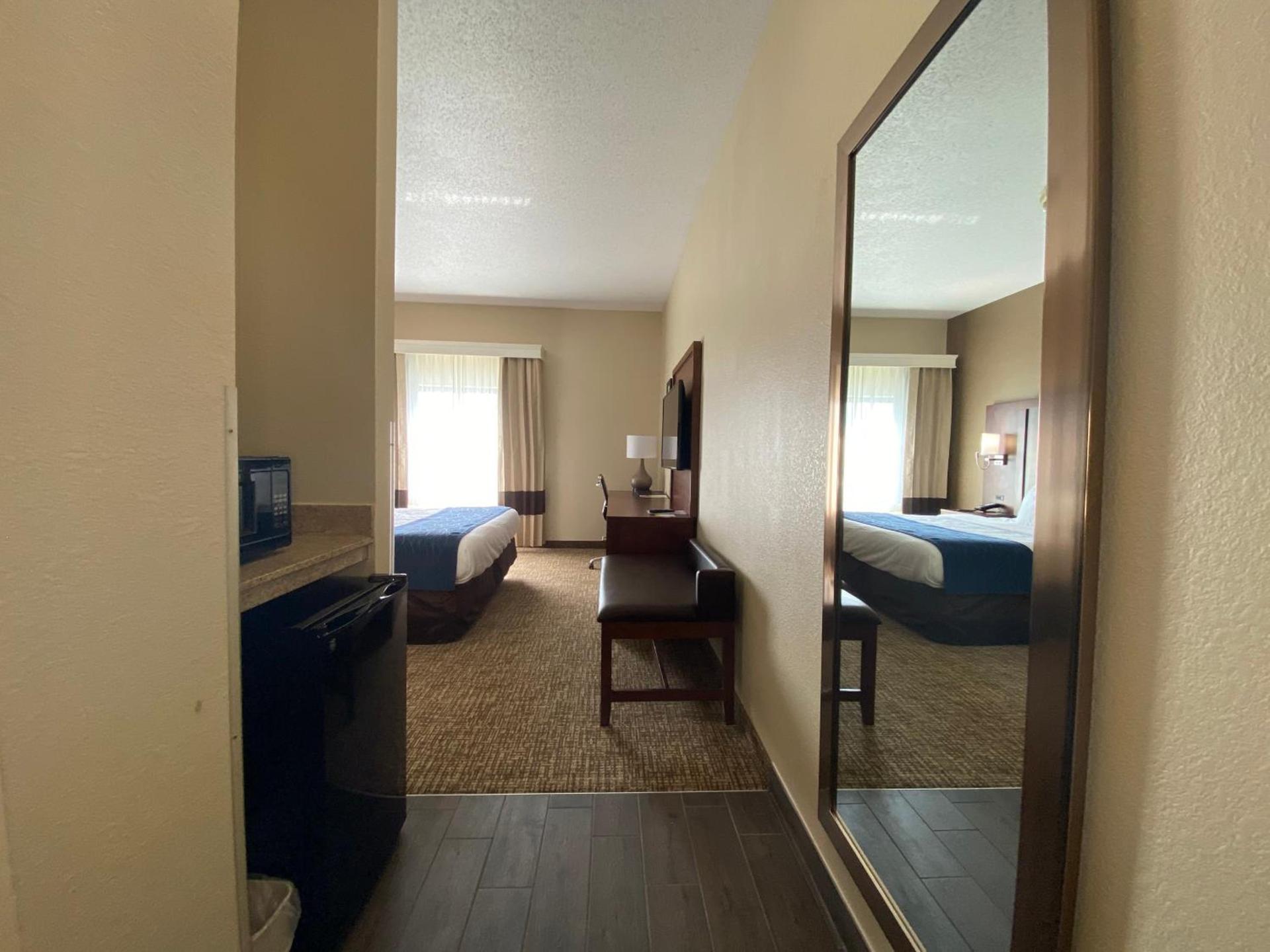 Comfort Inn East Windsor - Springfield photo 48