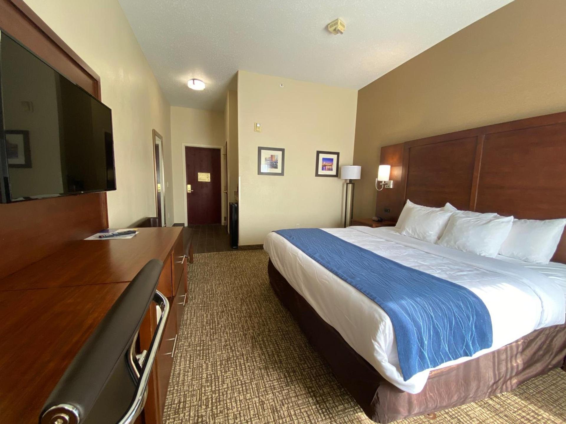 Comfort Inn East Windsor - Springfield photo 30