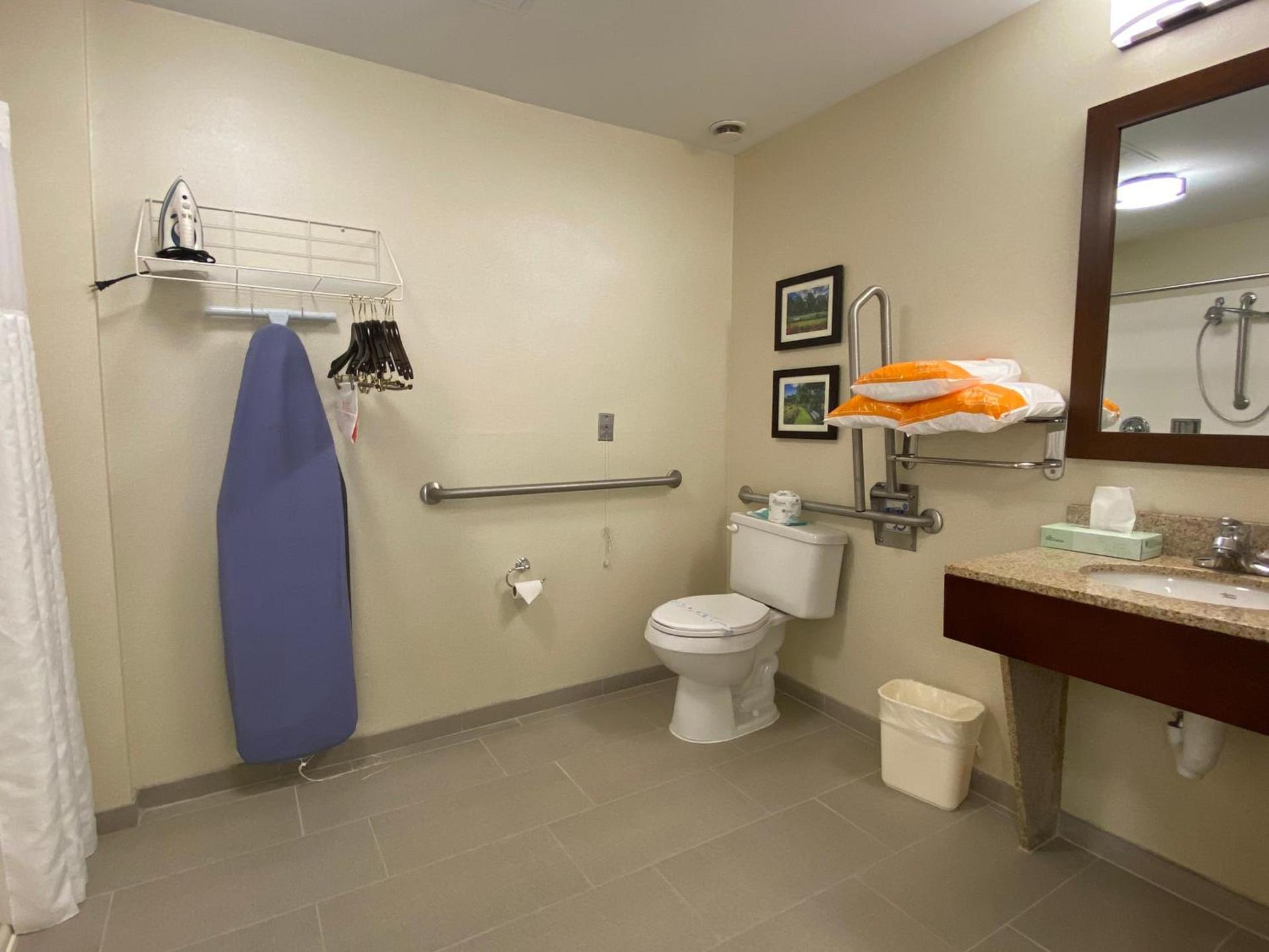Comfort Inn East Windsor - Springfield photo 49