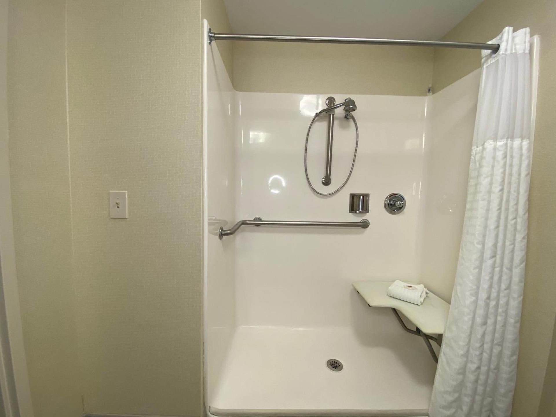 Comfort Inn East Windsor - Springfield photo 50