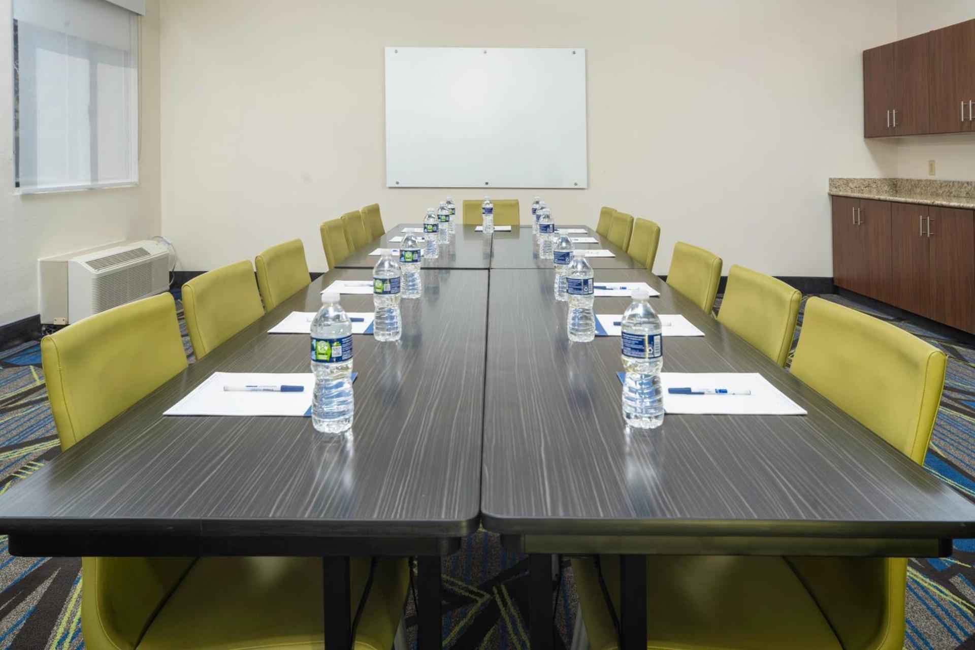Holiday Inn Express Clayton Southeast Raleigh by IHG photo 8