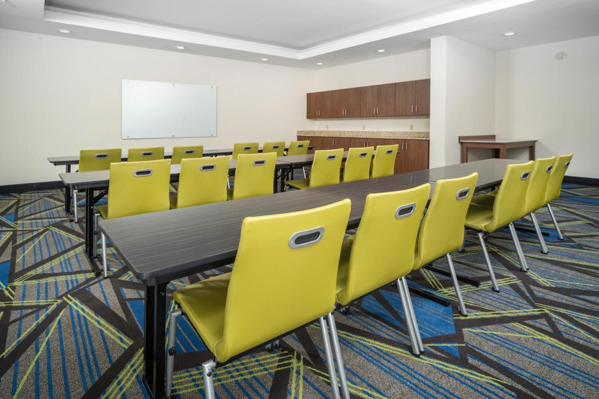 Holiday Inn Express Clayton Southeast Raleigh by IHG photo 9