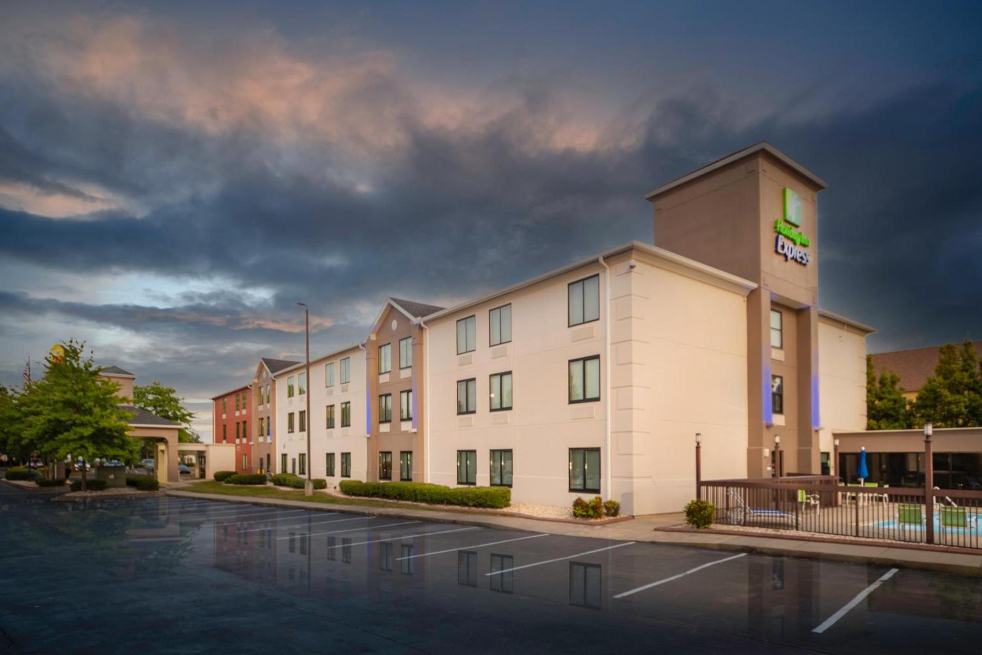 Holiday Inn Express Clayton Southeast Raleigh by IHG photo 11