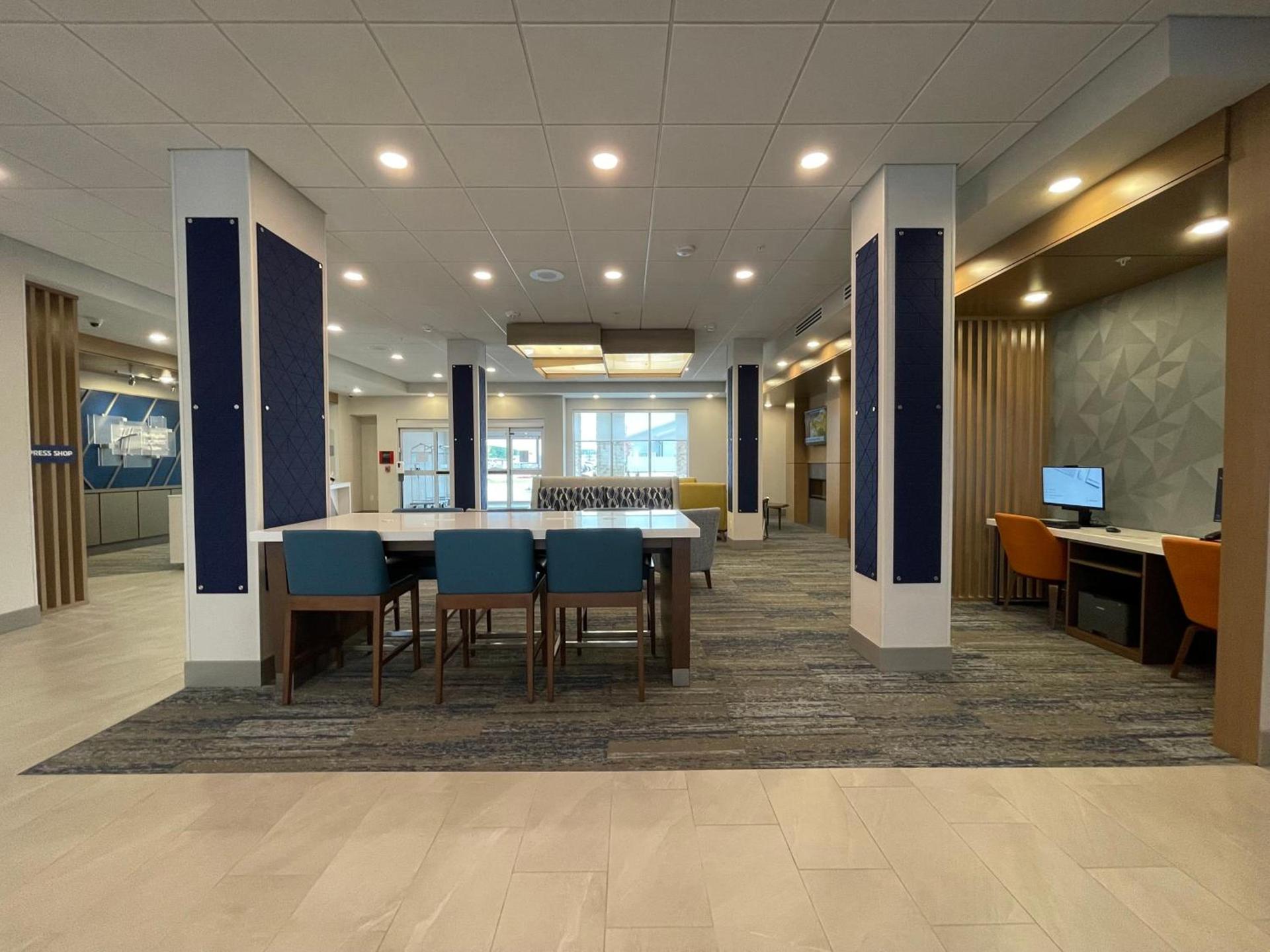 Holiday Inn Express & Suites - Ft. Smith - Airport by IHG photo 21