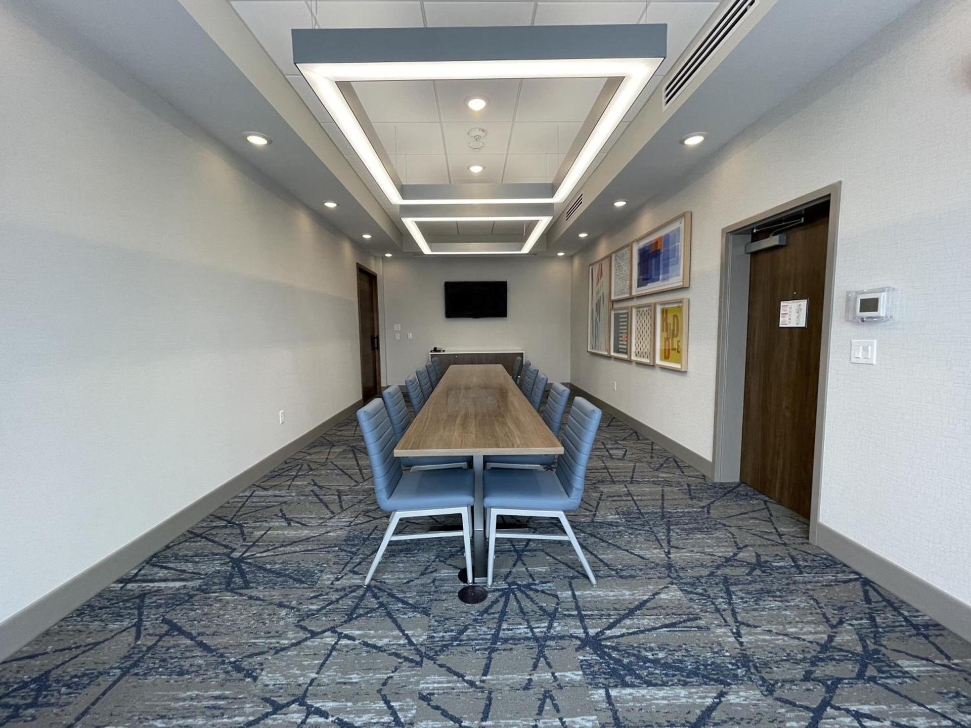 Holiday Inn Express & Suites - Ft. Smith - Airport by IHG photo 32