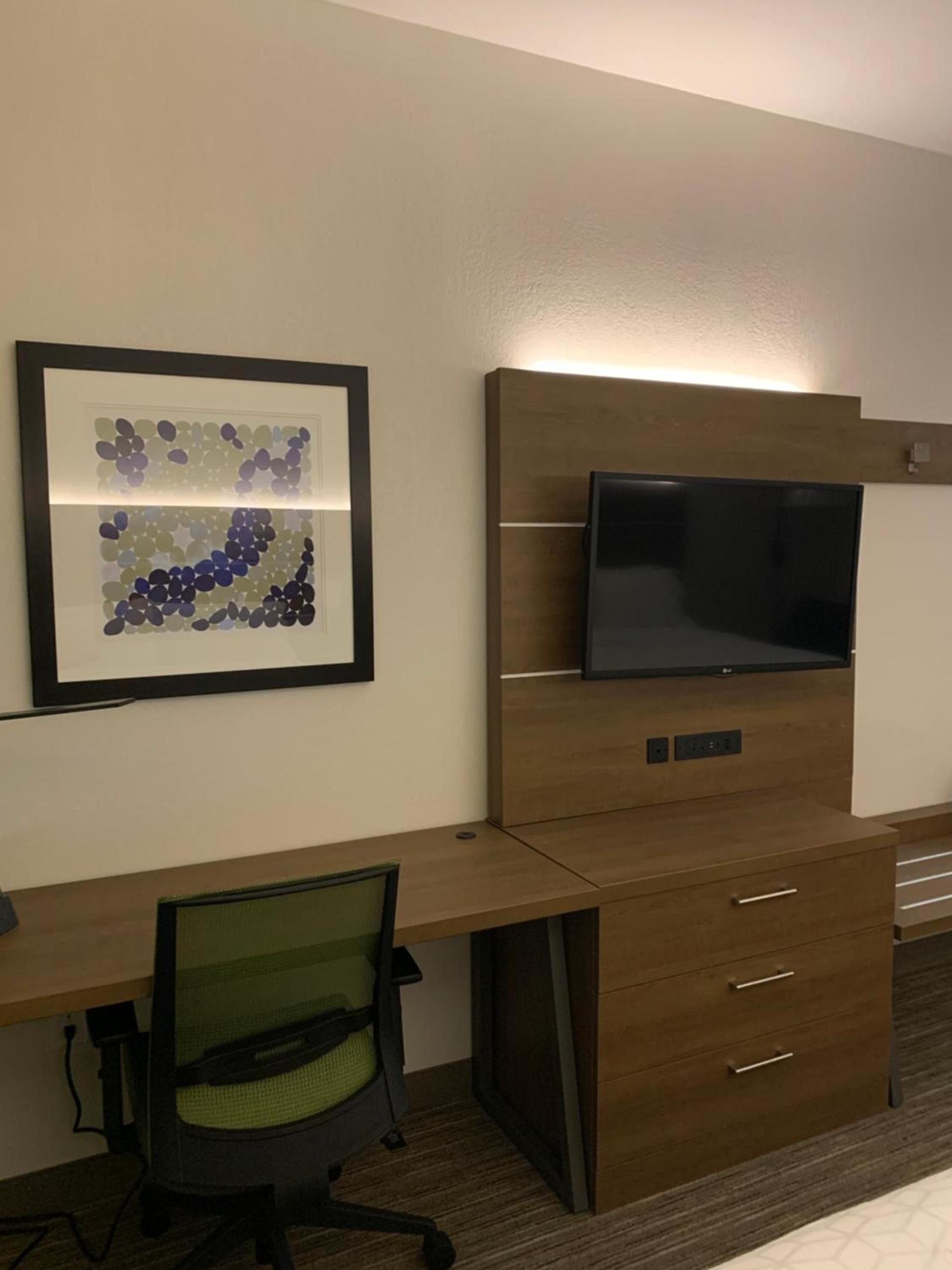 Holiday Inn Express Hotel & Suites Franklin by IHG photo 11