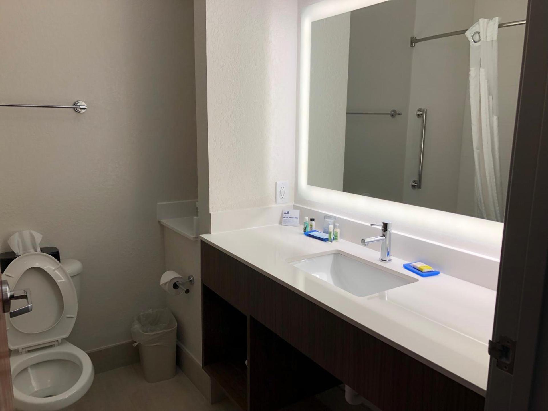 Holiday Inn Express Hotel & Suites Franklin by IHG photo 17
