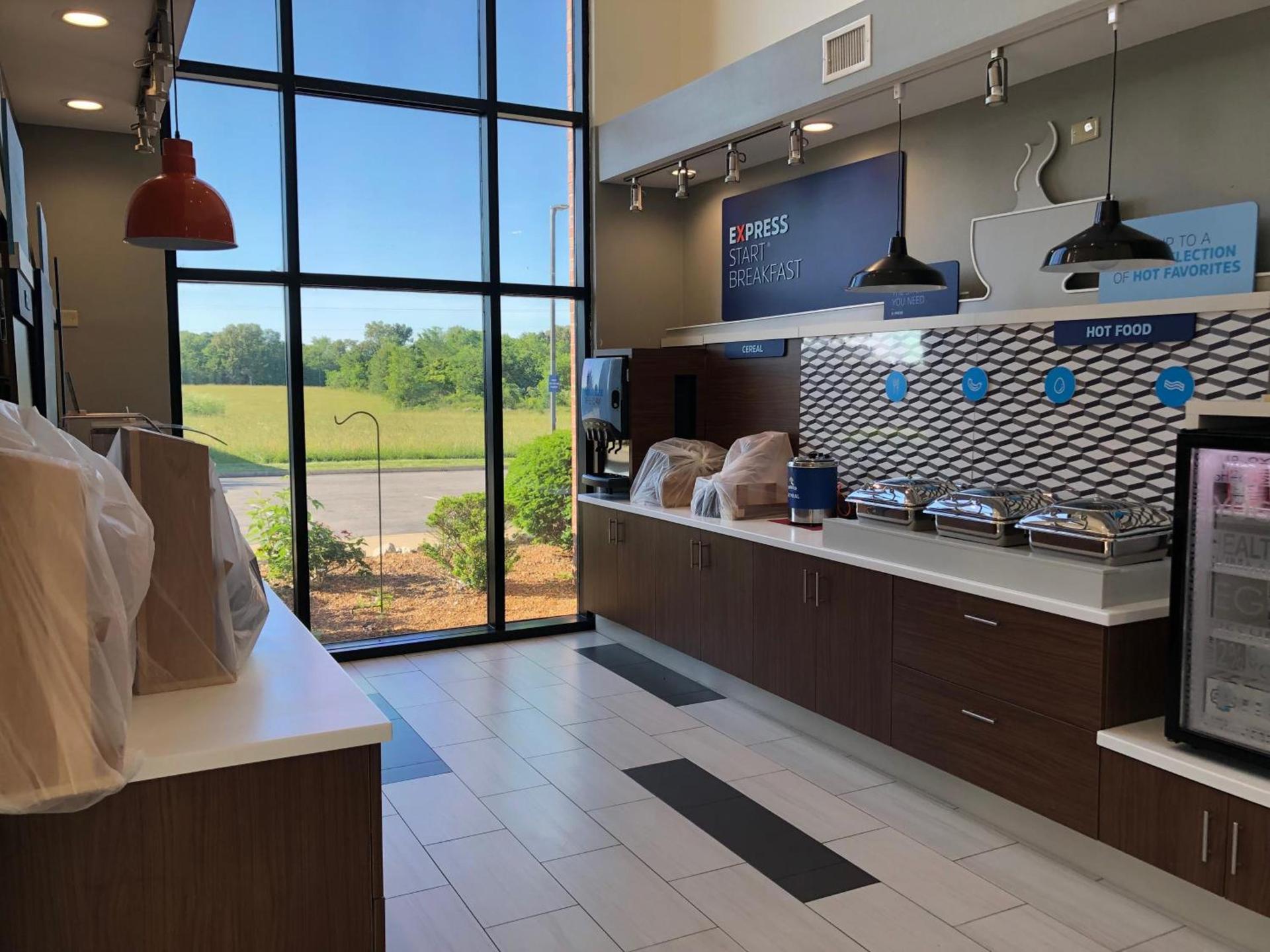 Holiday Inn Express Hotel & Suites Franklin by IHG photo 3