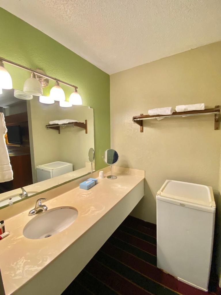 Motel 6 Forrest City AR photo 10