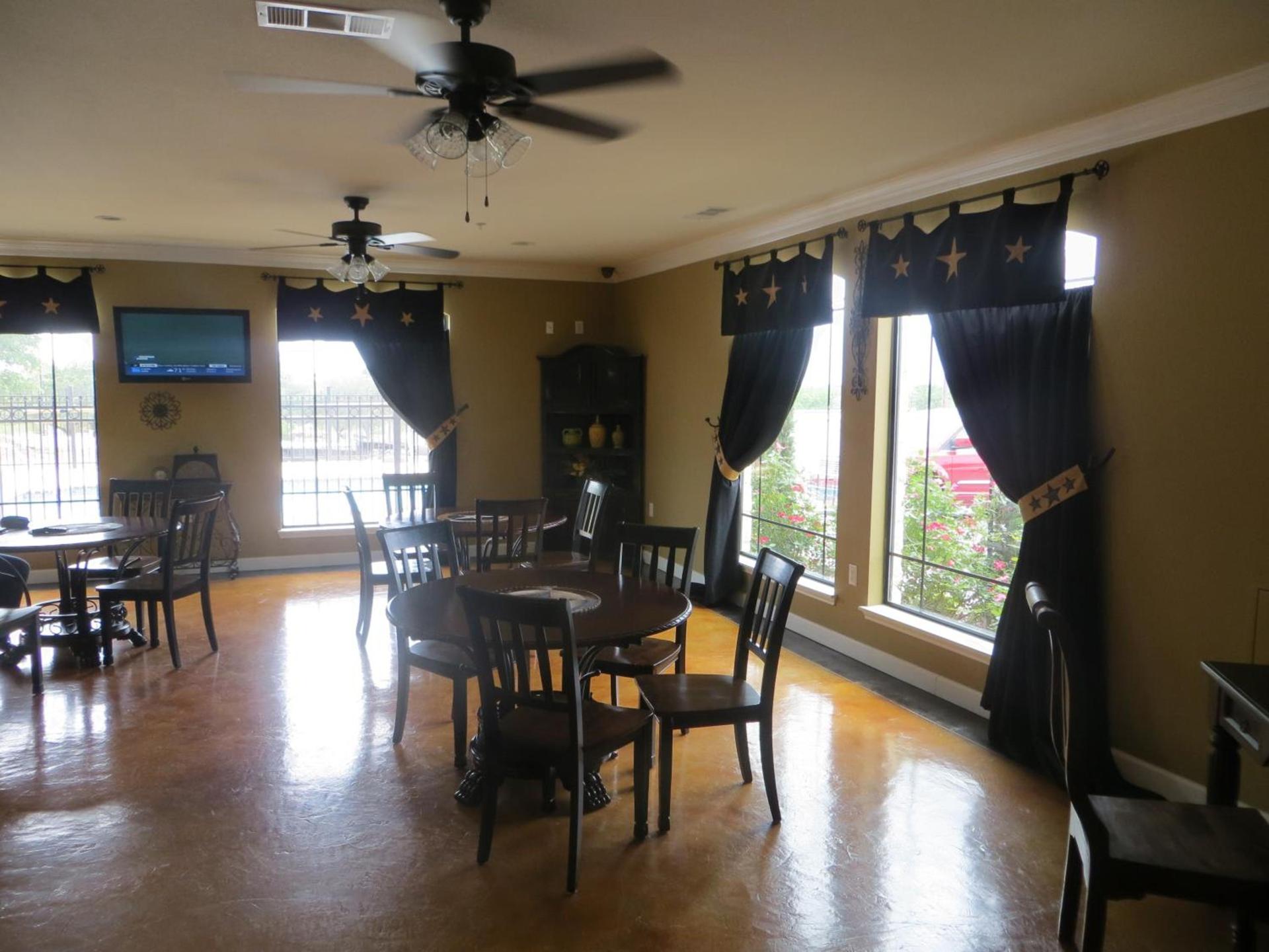 Black Gold Inn photo 15