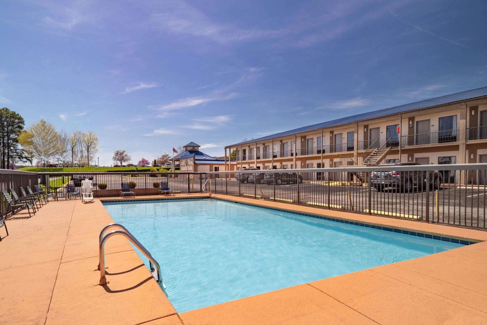 Days Inn by Wyndham Cookeville photo 5