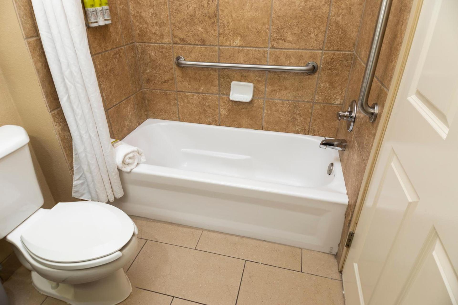 Holiday Inn Express Bloomington West by IHG photo 41
