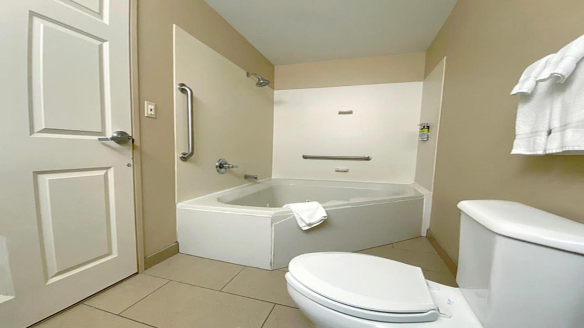 Holiday Inn Express Bloomington West by IHG photo 43