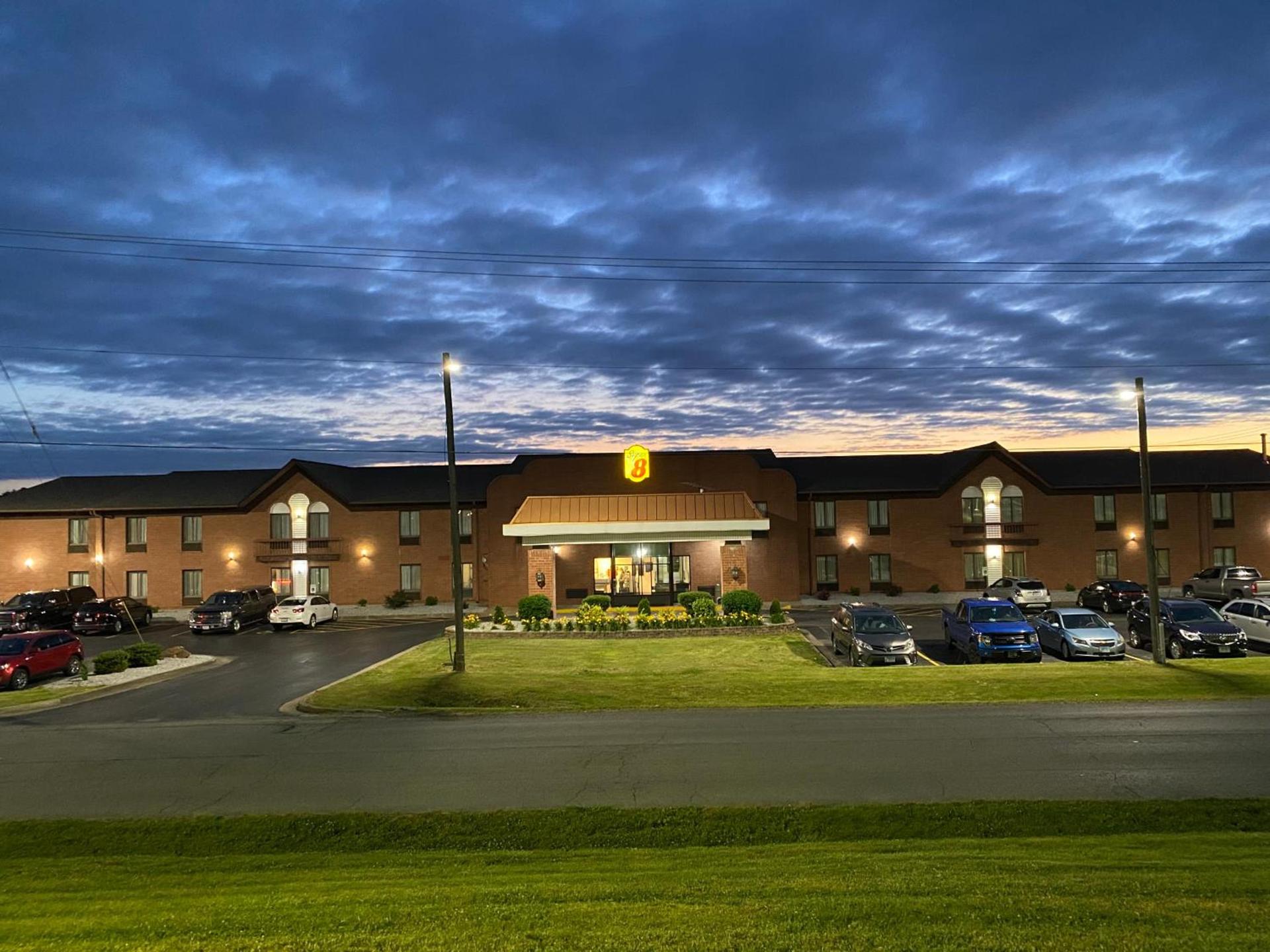 Super 8 by Wyndham Metropolis photo 5