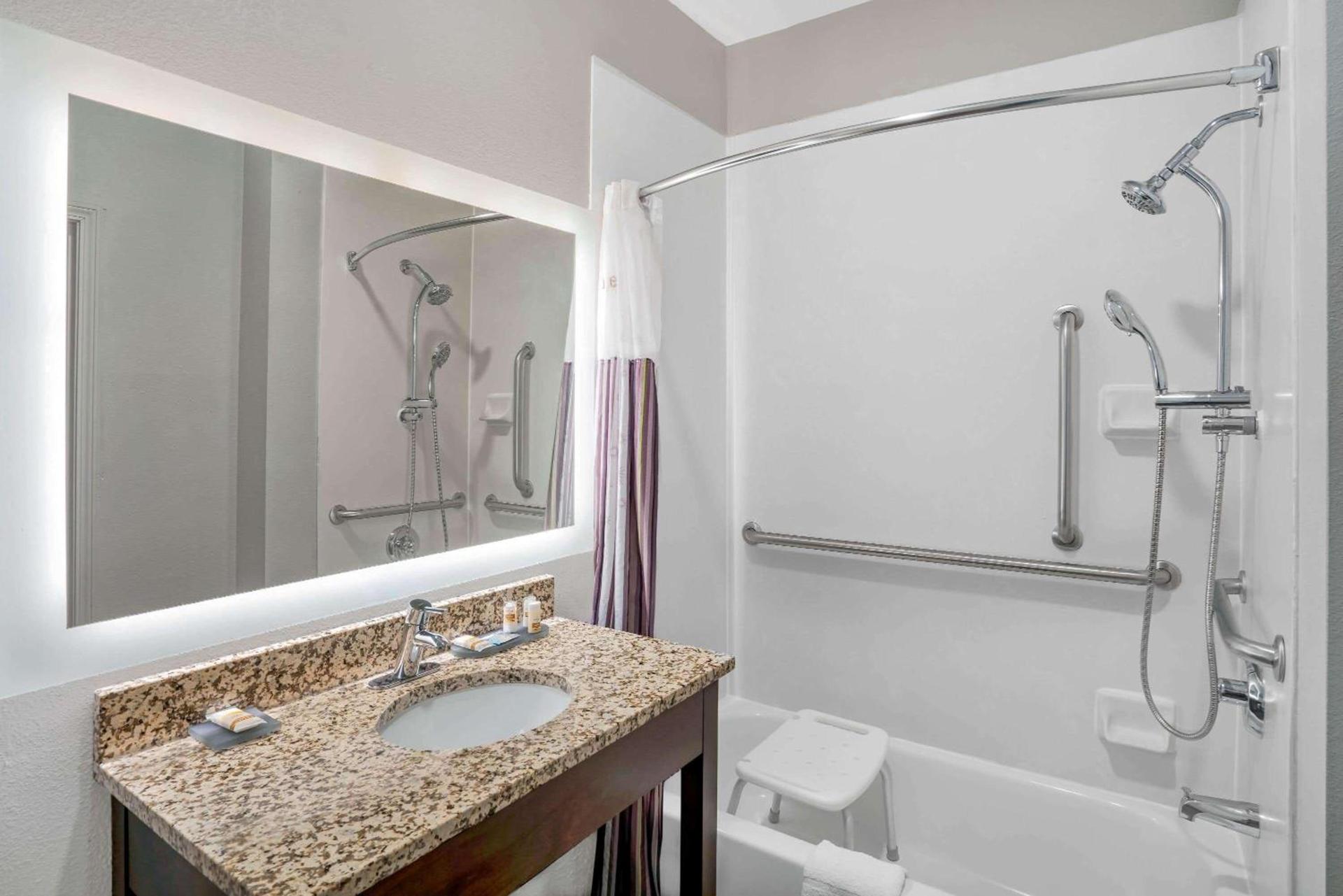La Quinta by Wyndham Cookeville photo 26