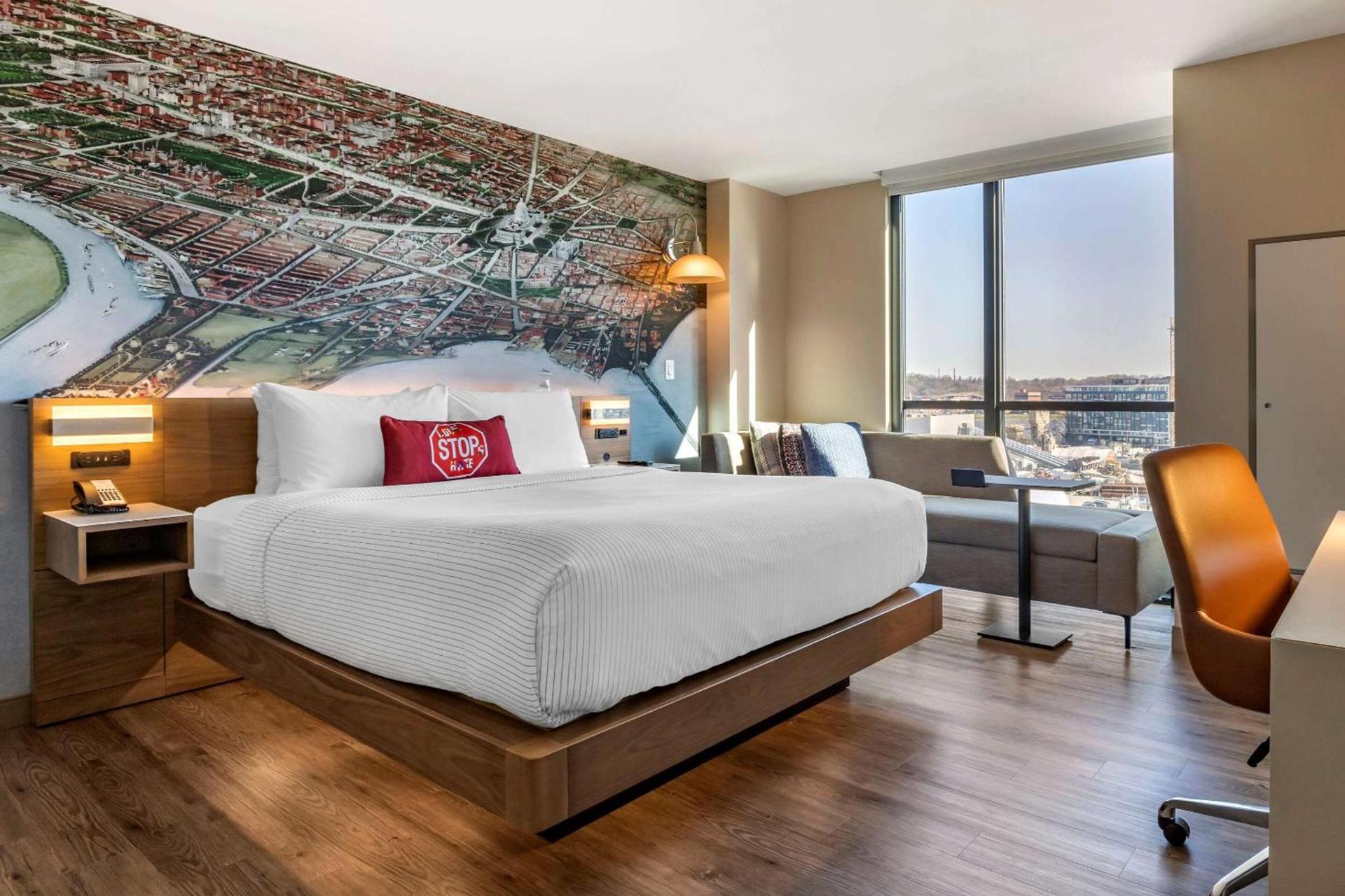 Cambria Hotel Washington DC Navy Yard Riverfront photo 3