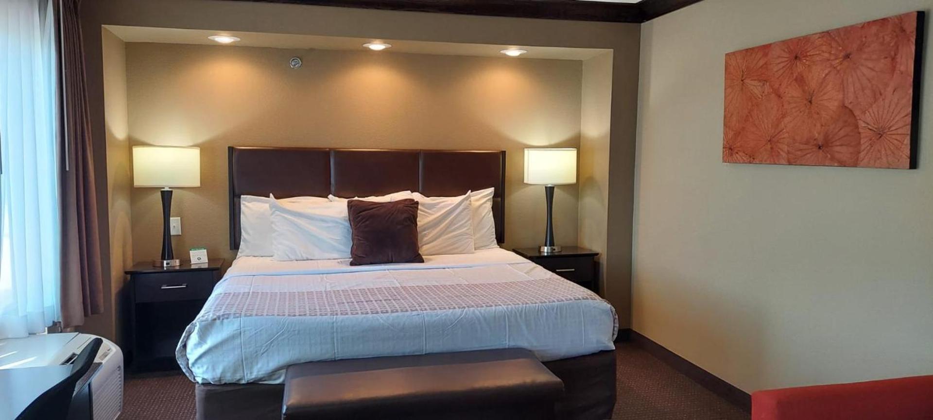 Parkwood Inn & Suites photo 5