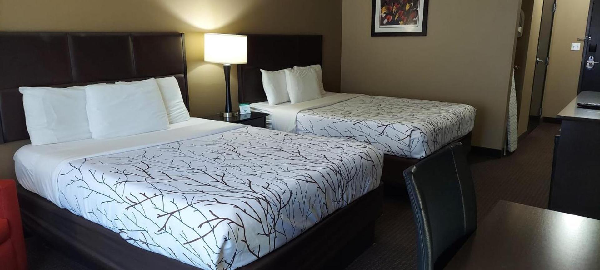 Parkwood Inn & Suites photo 7