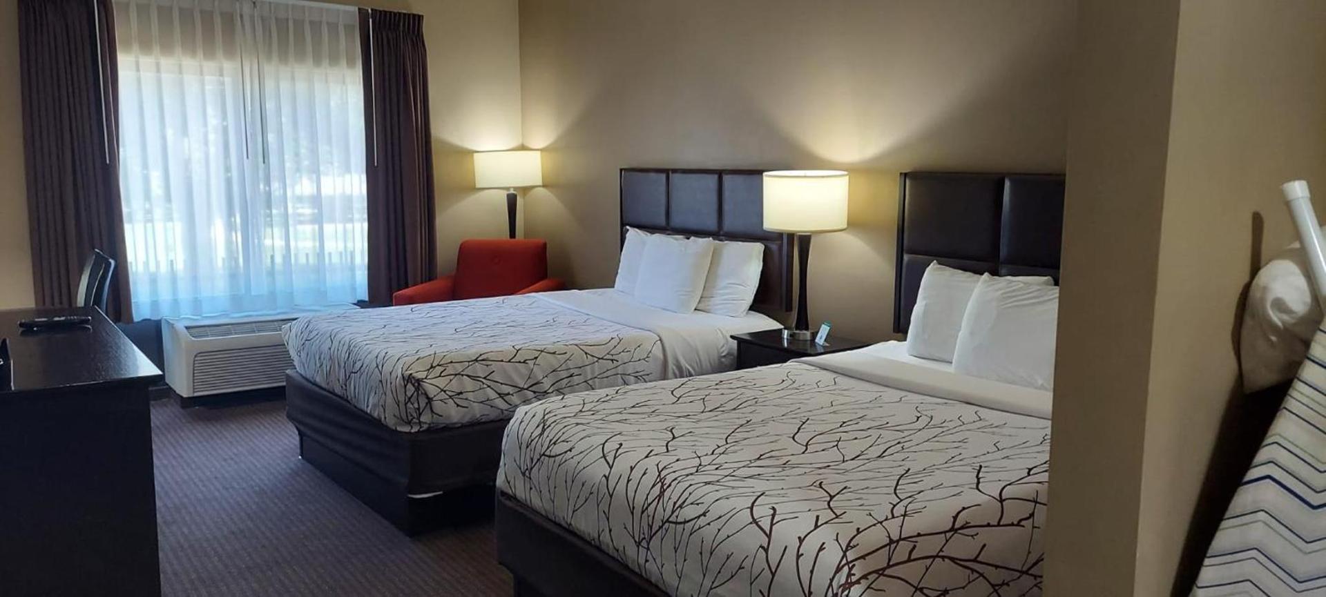 Parkwood Inn & Suites photo 9