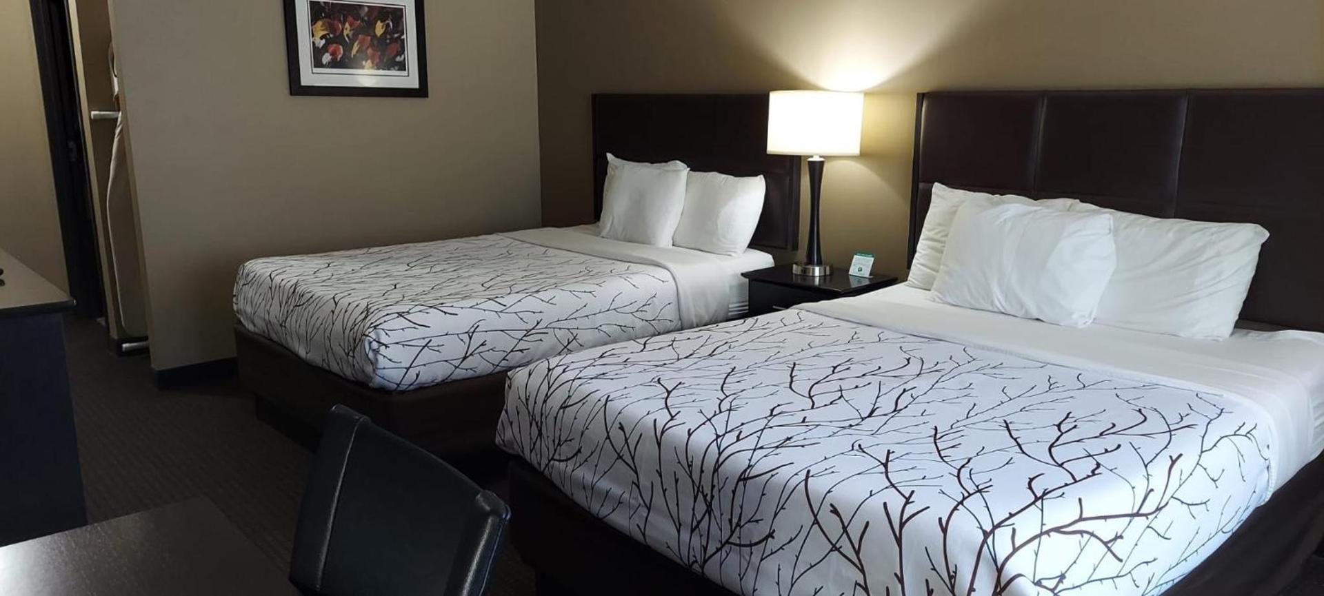 Parkwood Inn & Suites photo 20