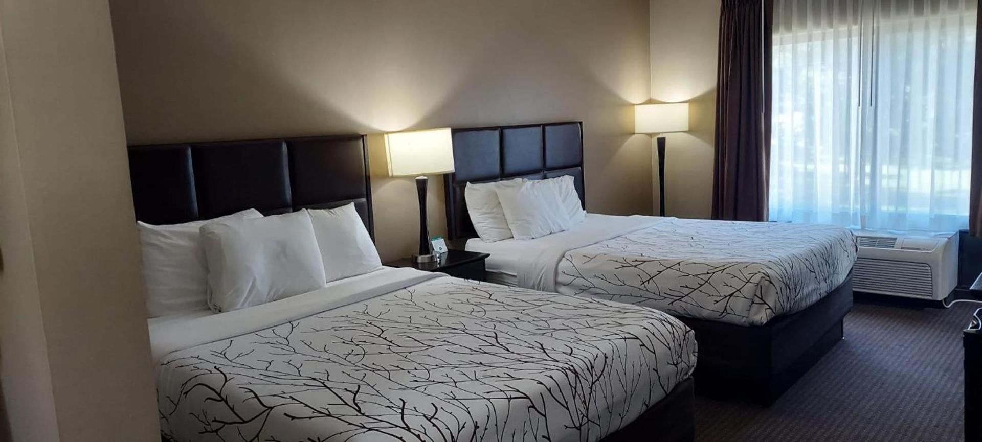 Parkwood Inn & Suites photo 14