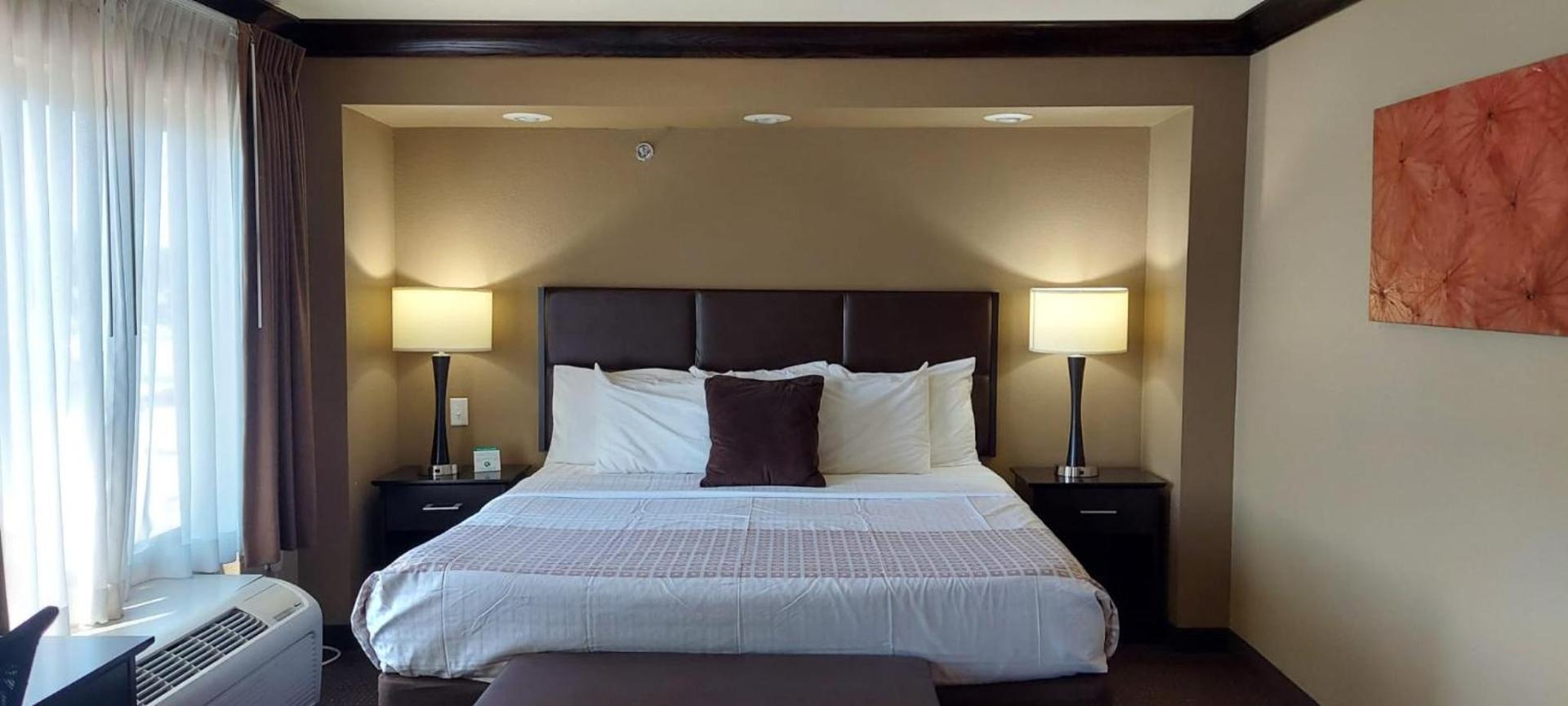 Parkwood Inn & Suites photo 15
