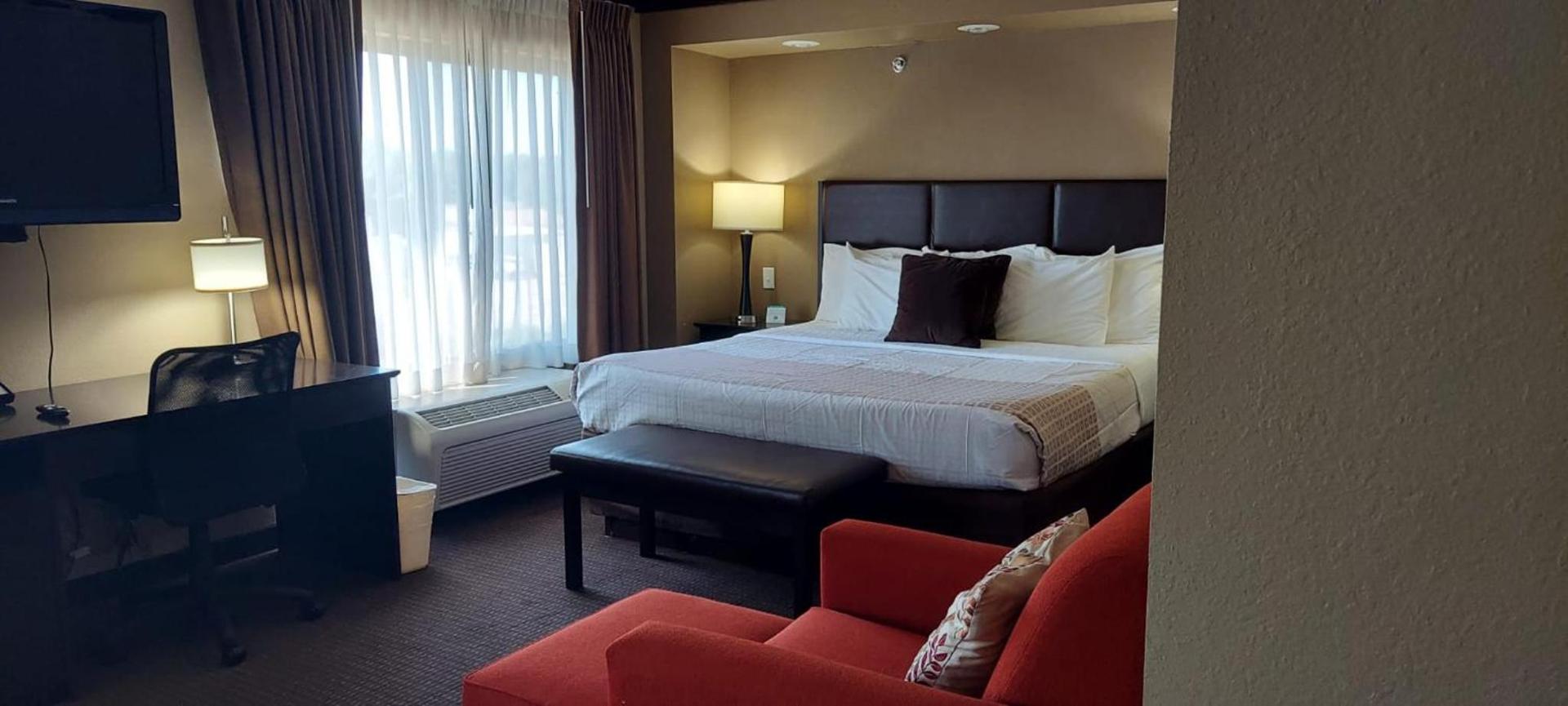 Parkwood Inn & Suites photo 16