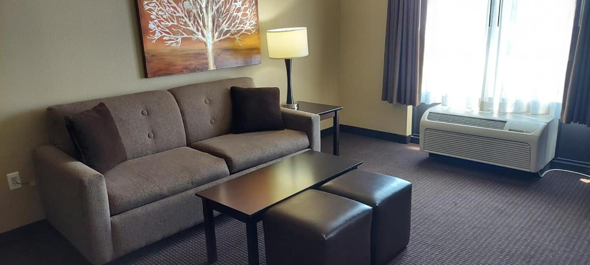 Parkwood Inn & Suites photo 17