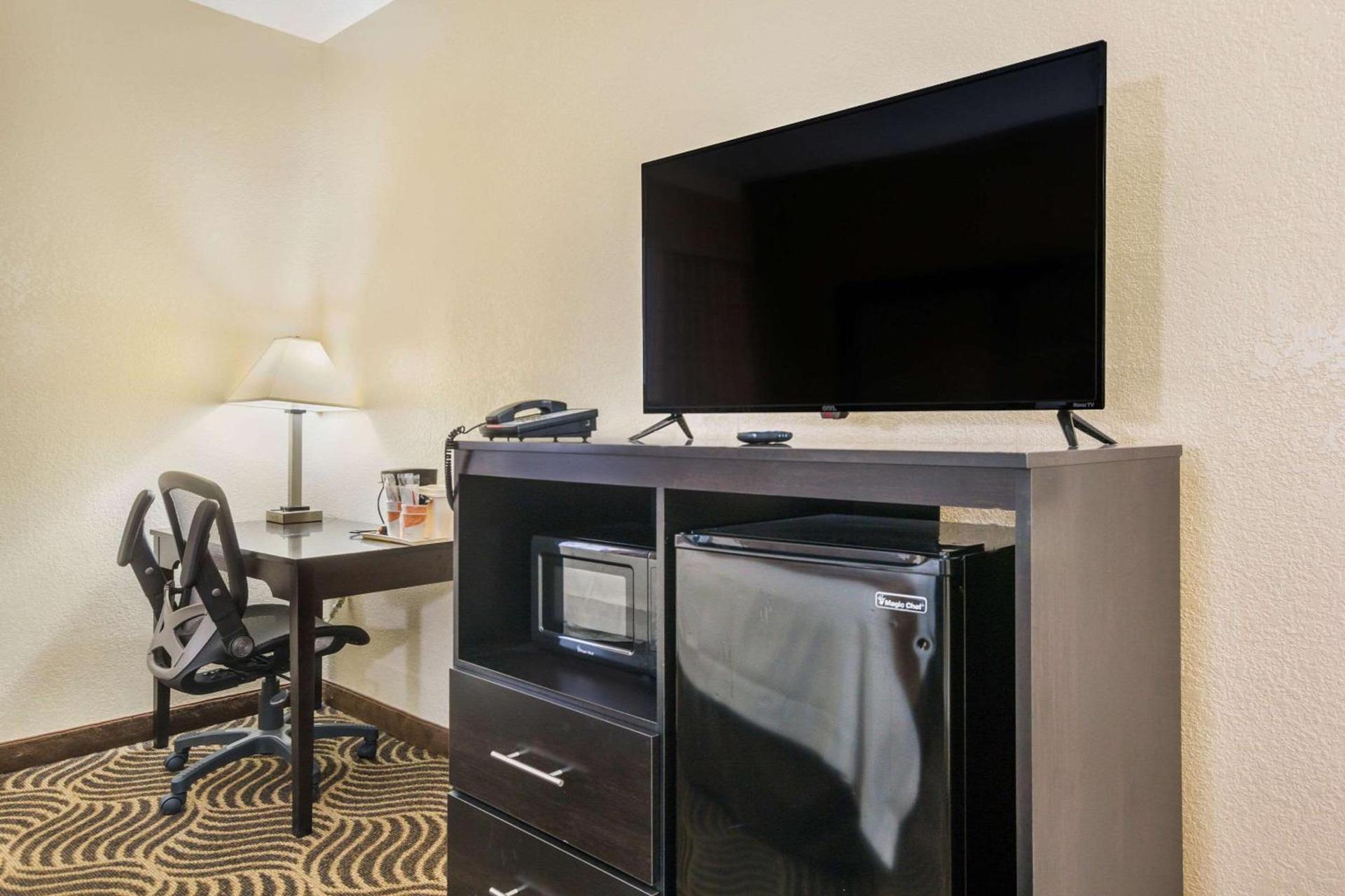 Quality Inn & Suites Florence - Cincinnati South photo 21